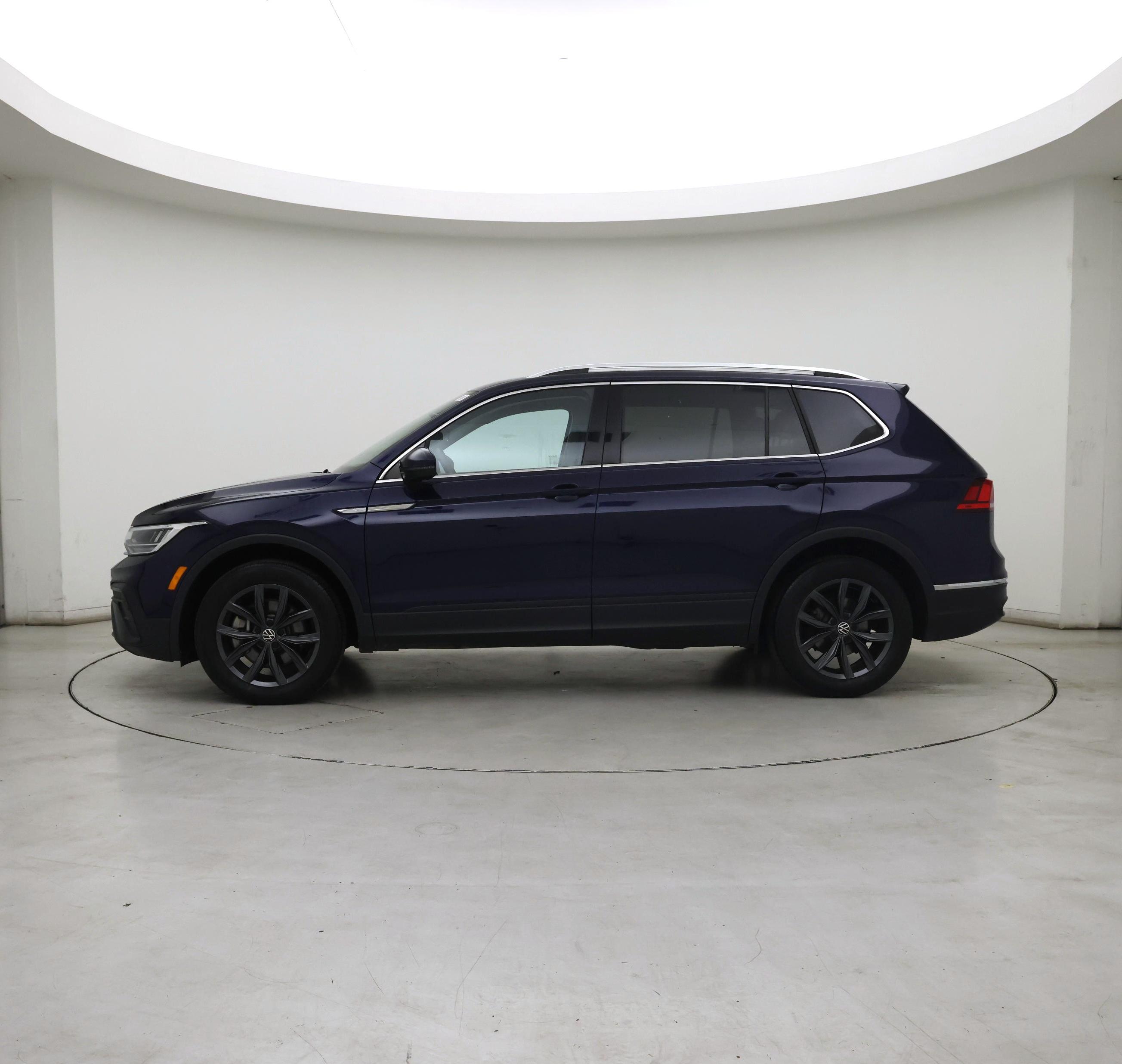 Thumbnail: 2023 Volkswagen Tiguan - 3