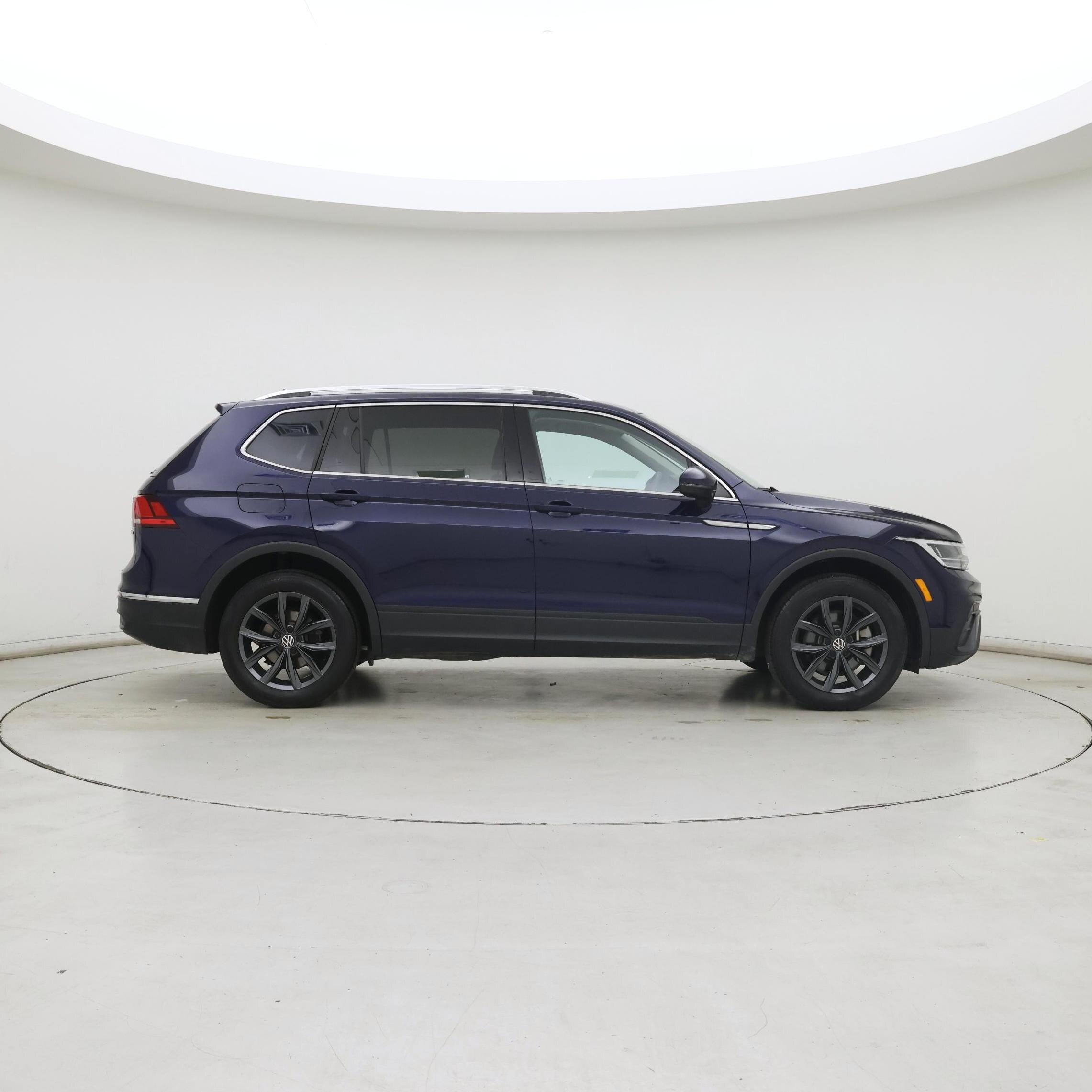 Thumbnail: 2023 Volkswagen Tiguan - 7