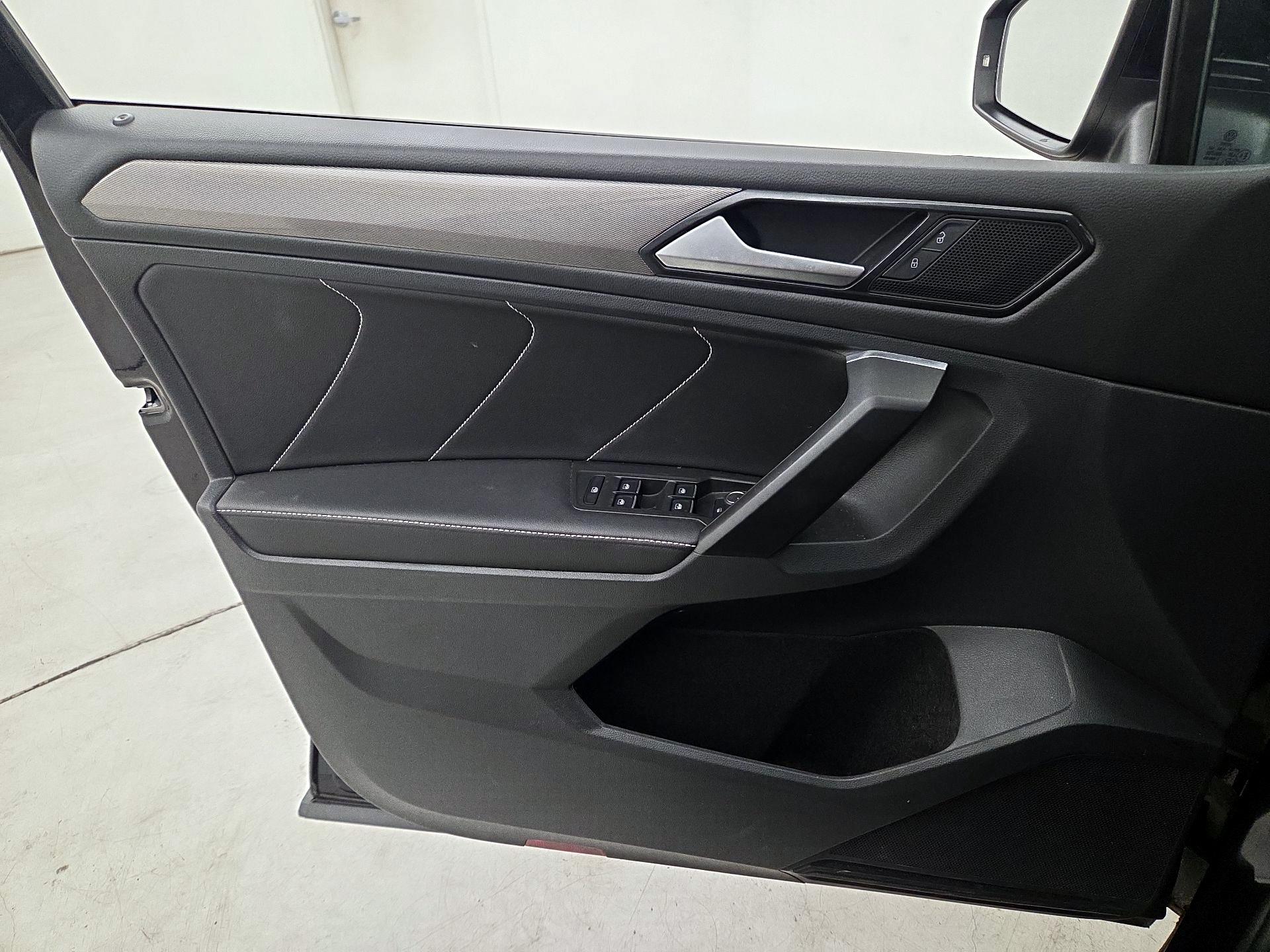 Thumbnail: 2023 Volkswagen Tiguan - 12