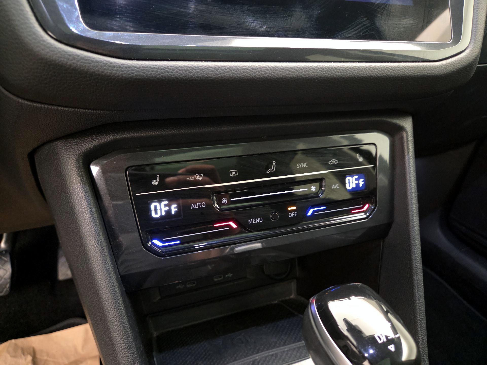 Thumbnail: 2023 Volkswagen Tiguan - 16