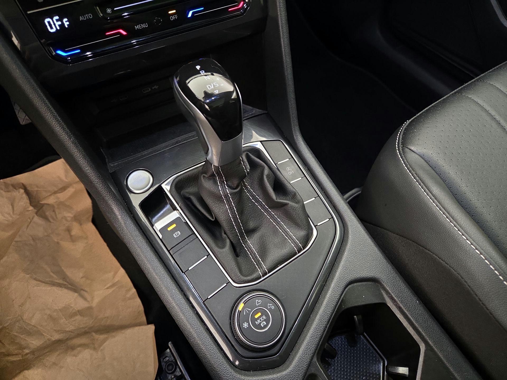 Thumbnail: 2023 Volkswagen Tiguan - 17