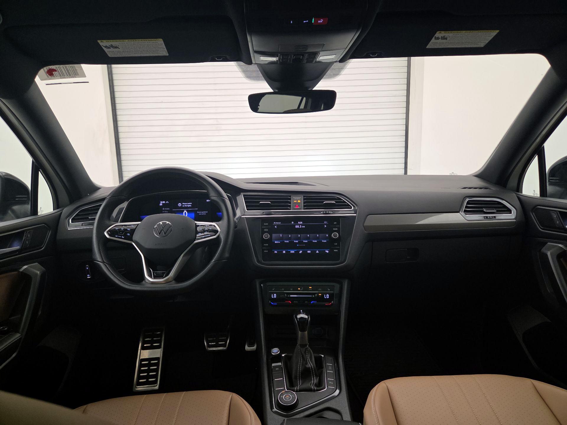 Thumbnail: 2023 Volkswagen Tiguan - 9