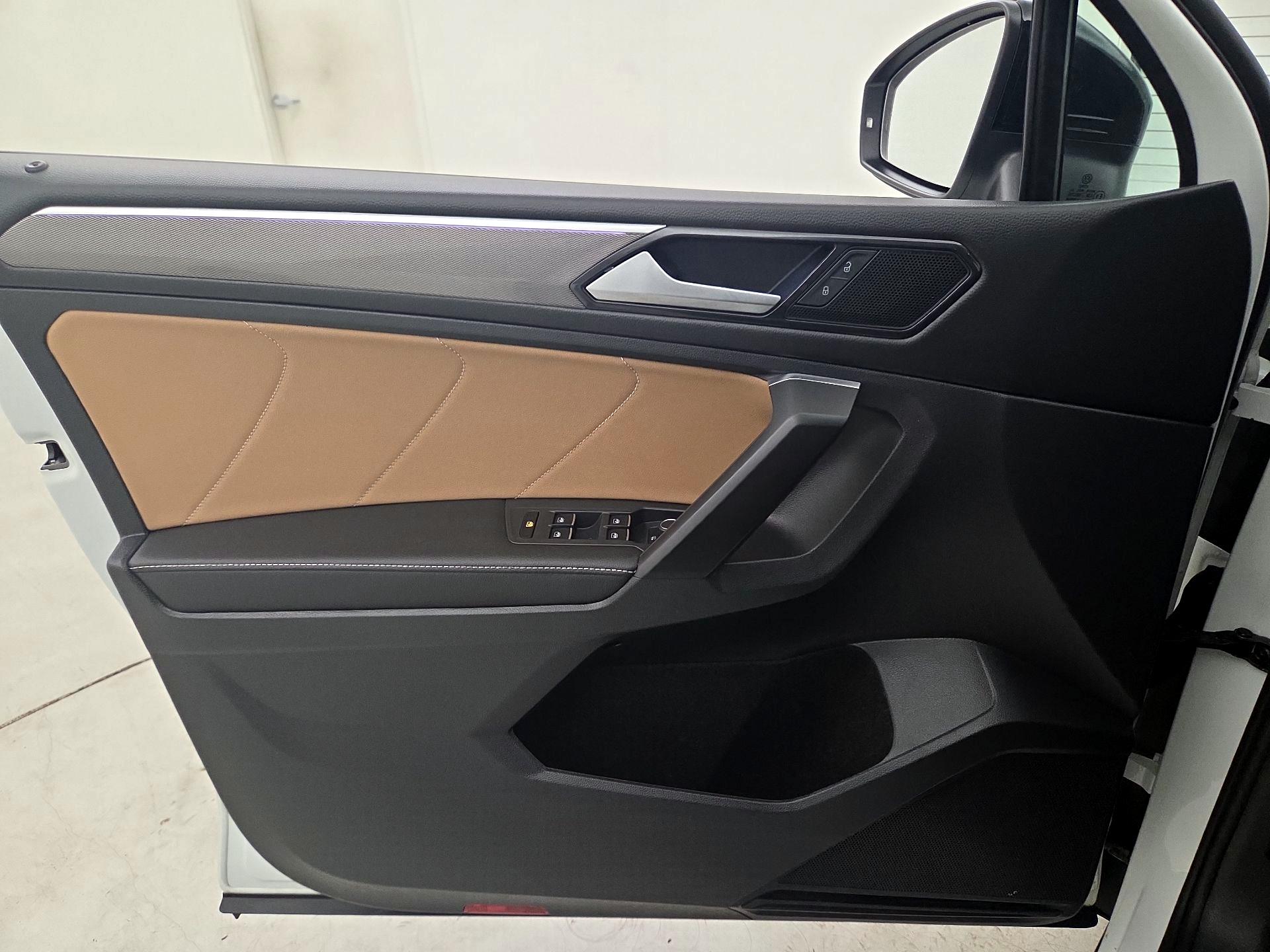 Thumbnail: 2023 Volkswagen Tiguan - 12