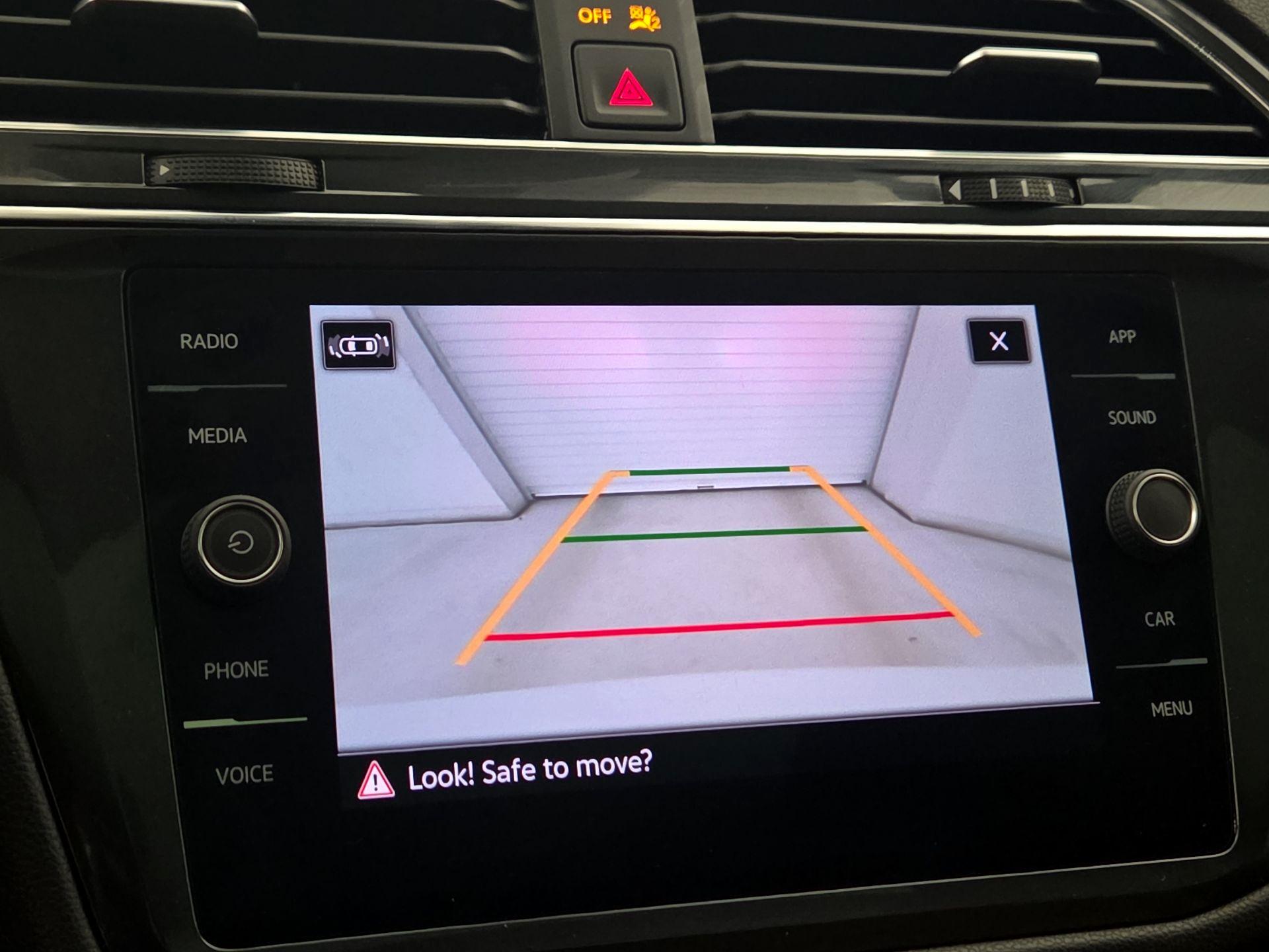 Thumbnail: 2023 Volkswagen Tiguan - 14