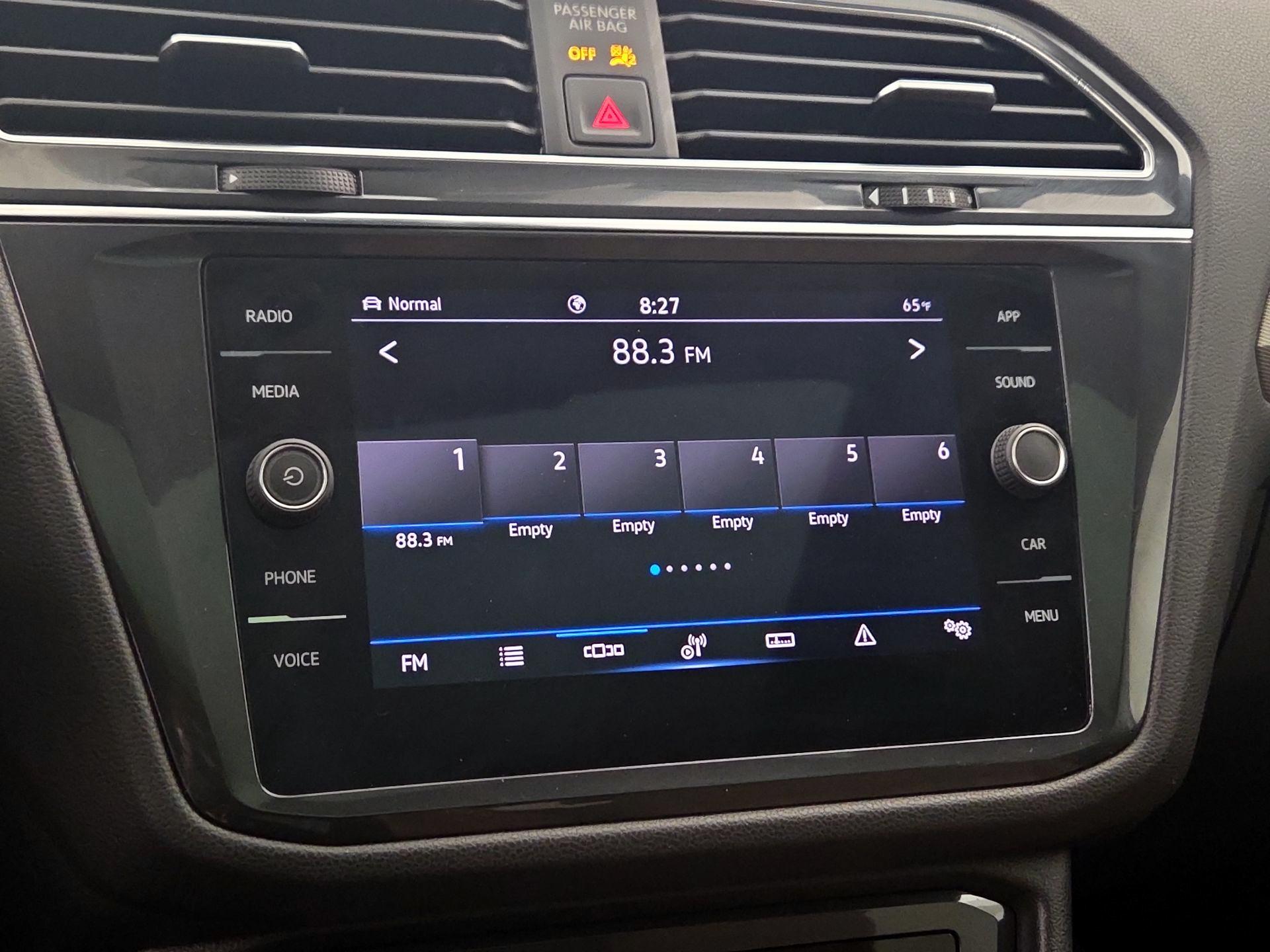 Thumbnail: 2023 Volkswagen Tiguan - 15