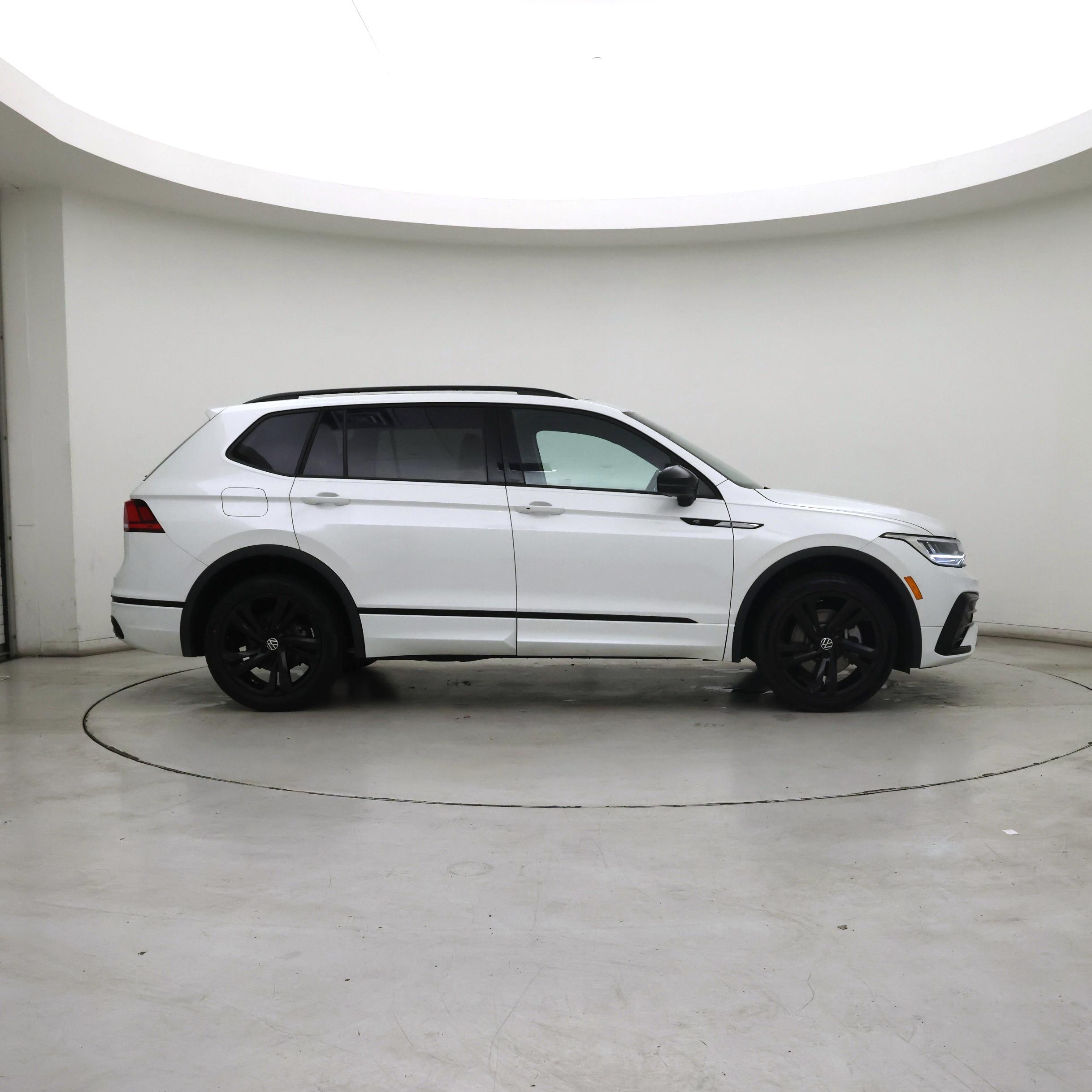 Thumbnail: 2023 Volkswagen Tiguan - 7