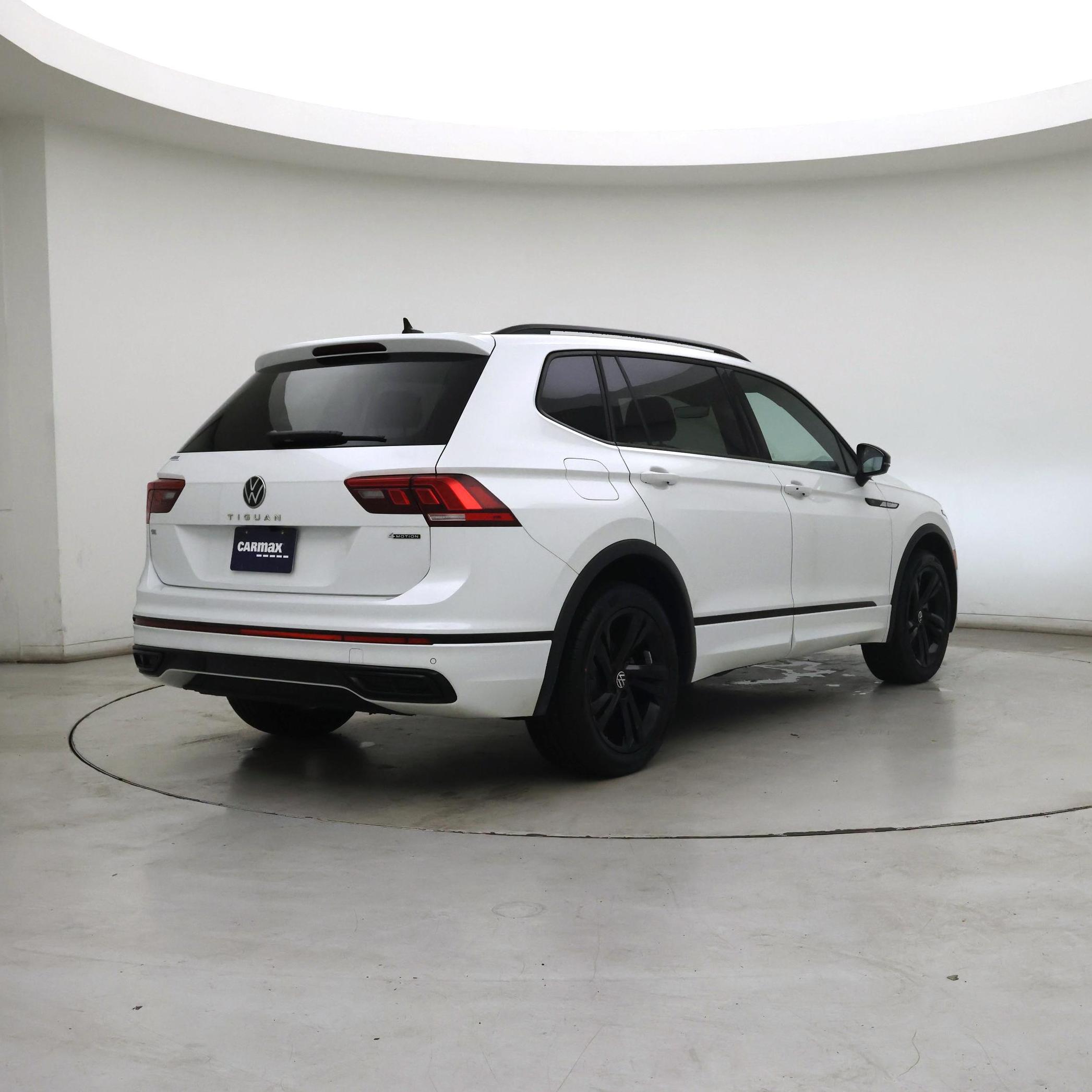 Thumbnail: 2023 Volkswagen Tiguan - 8