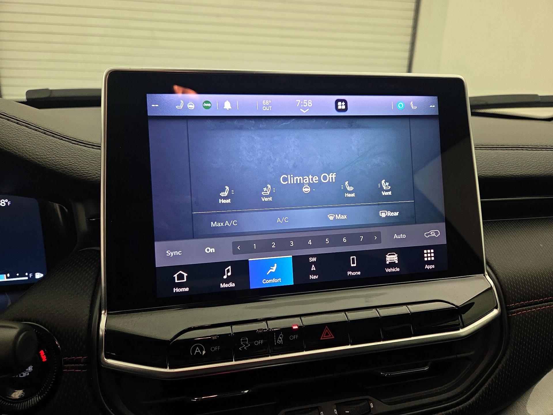 Thumbnail: 2022 Jeep Compass - 15