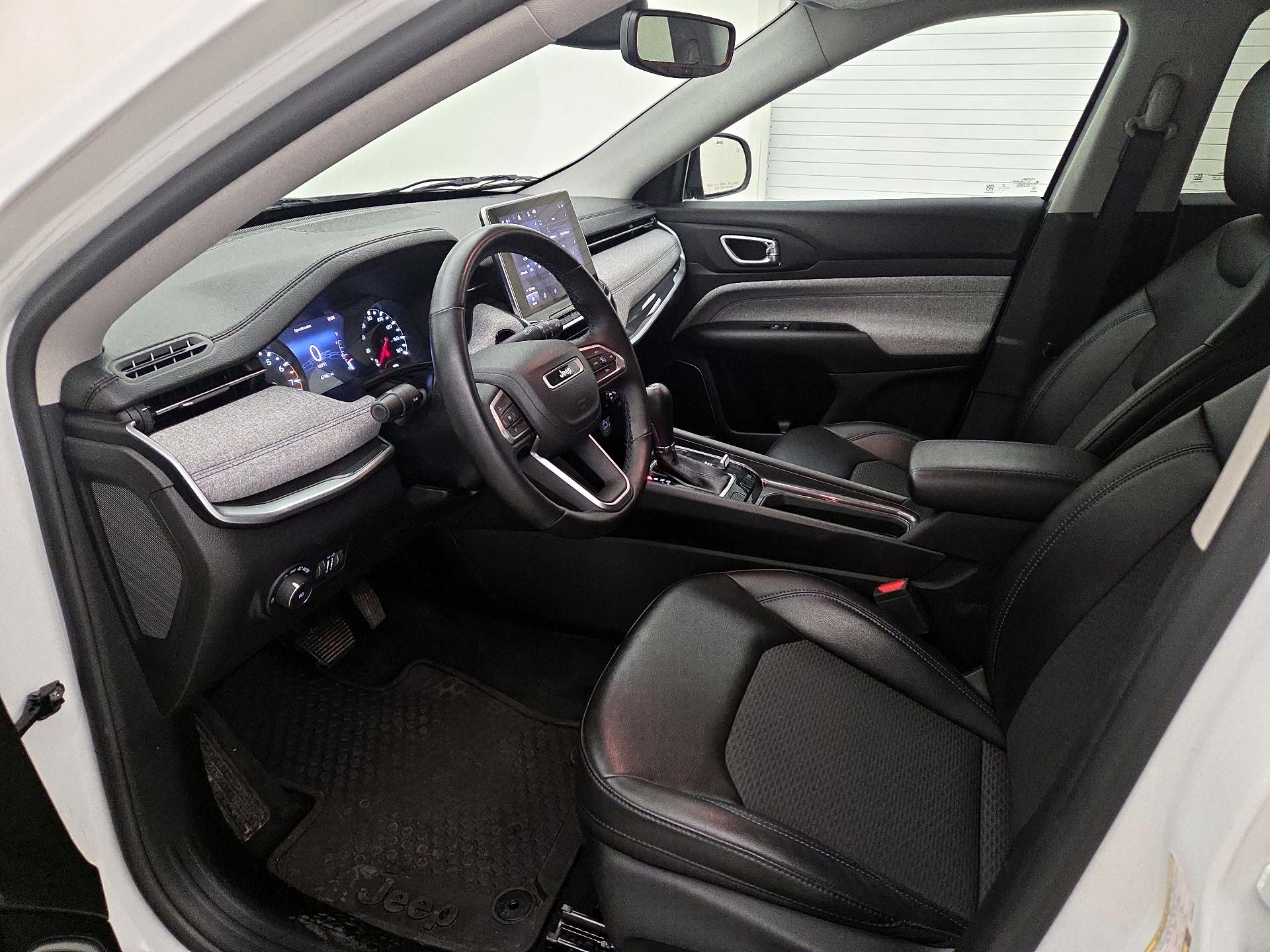 Thumbnail: 2022 Jeep Compass - 11