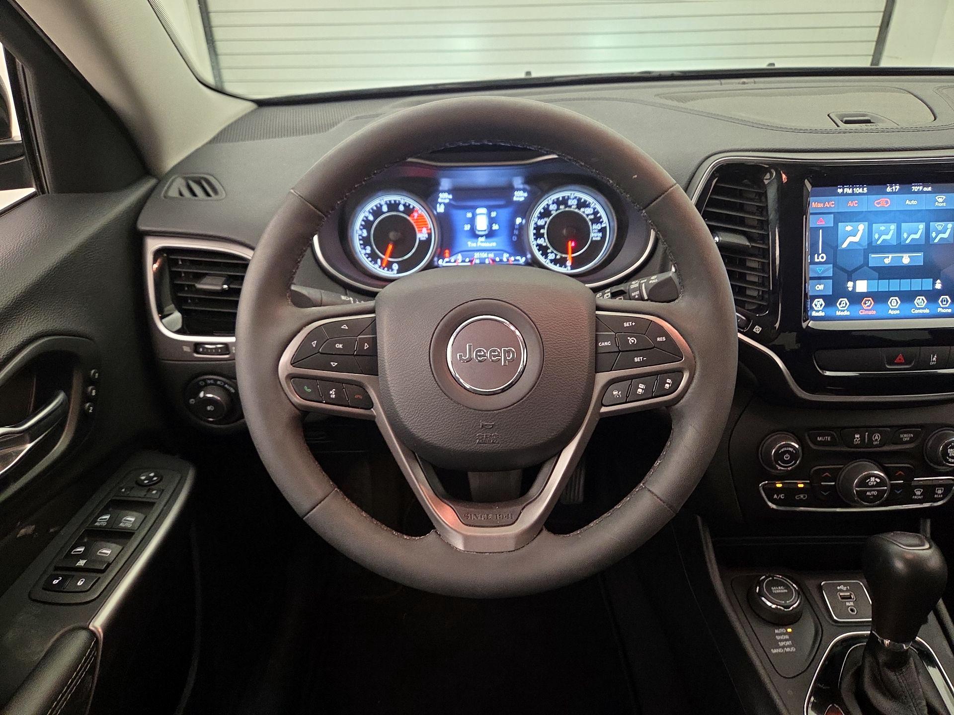 Thumbnail: 2022 Jeep Cherokee - 10