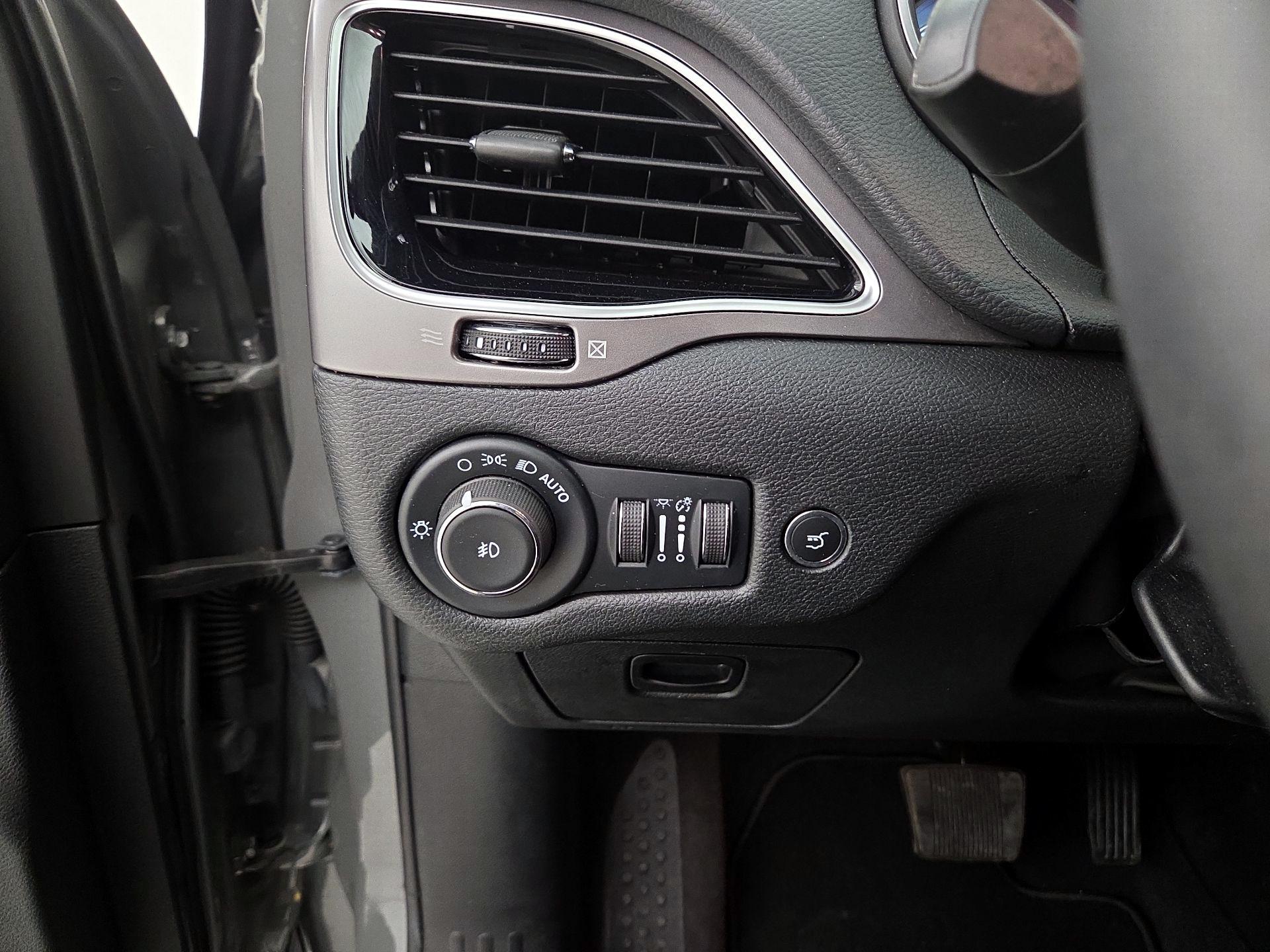 Thumbnail: 2022 Jeep Cherokee - 13