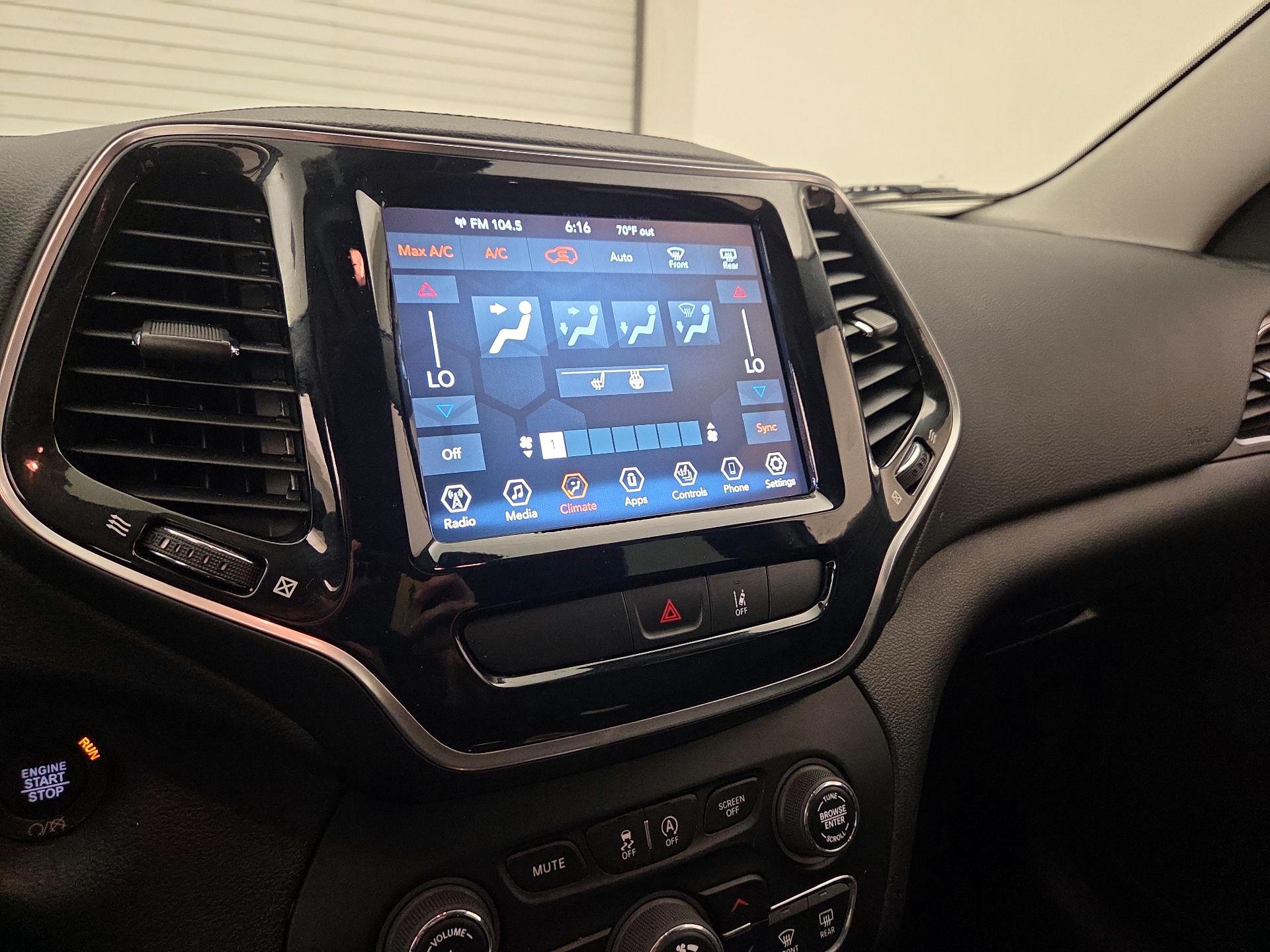 Thumbnail: 2022 Jeep Cherokee - 15