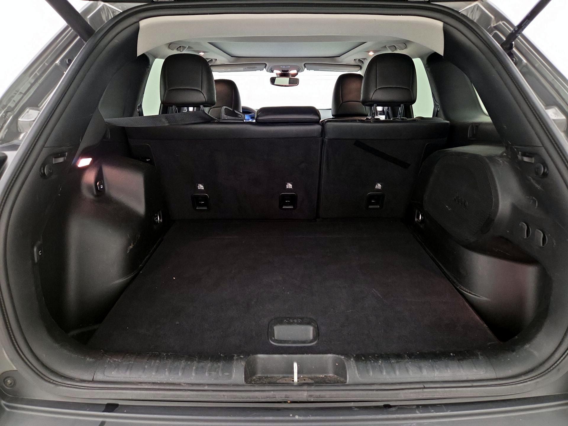 Thumbnail: 2022 Jeep Cherokee - 19