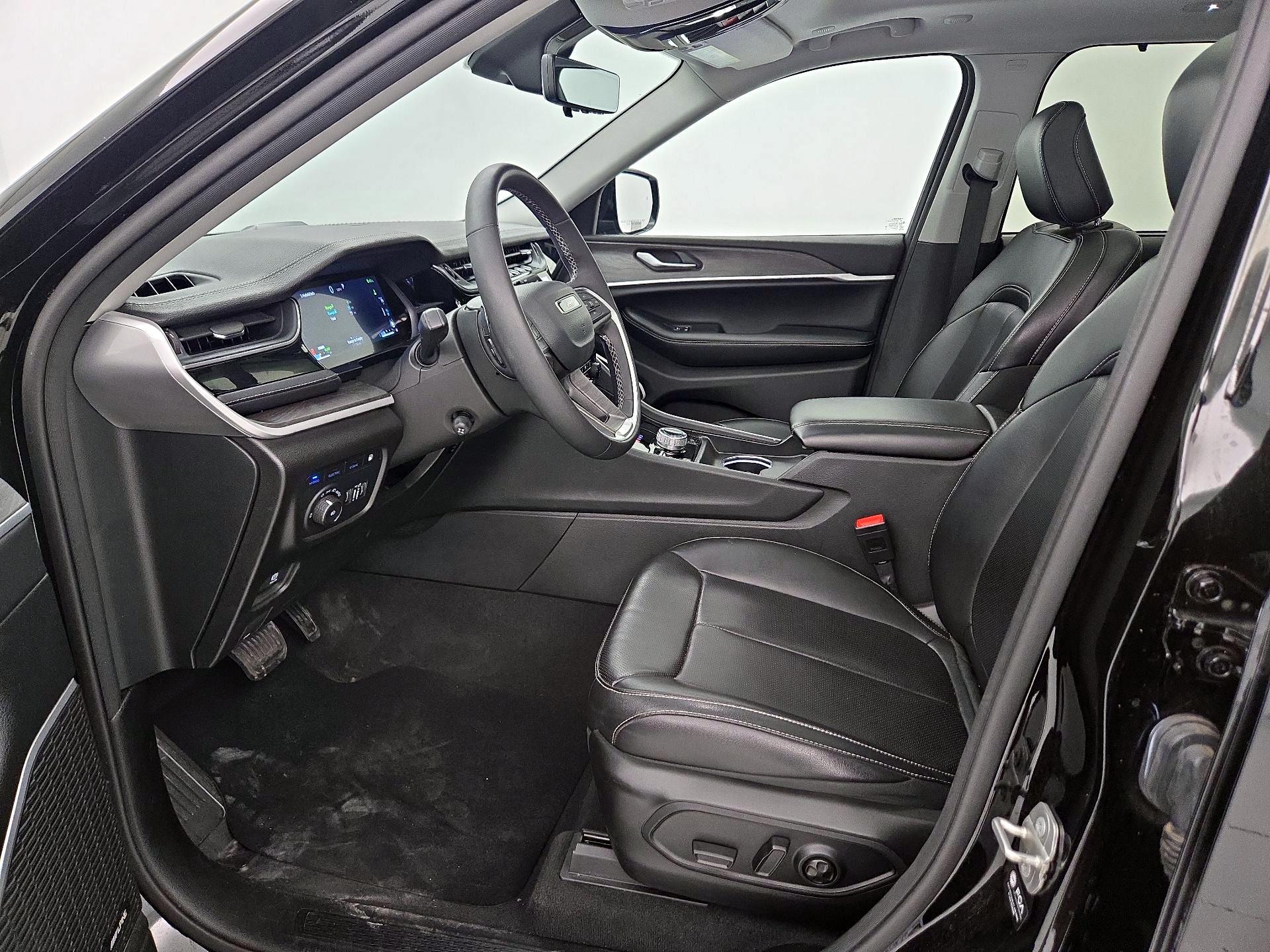 Thumbnail: 2023 Jeep Grand Cherokee - 11