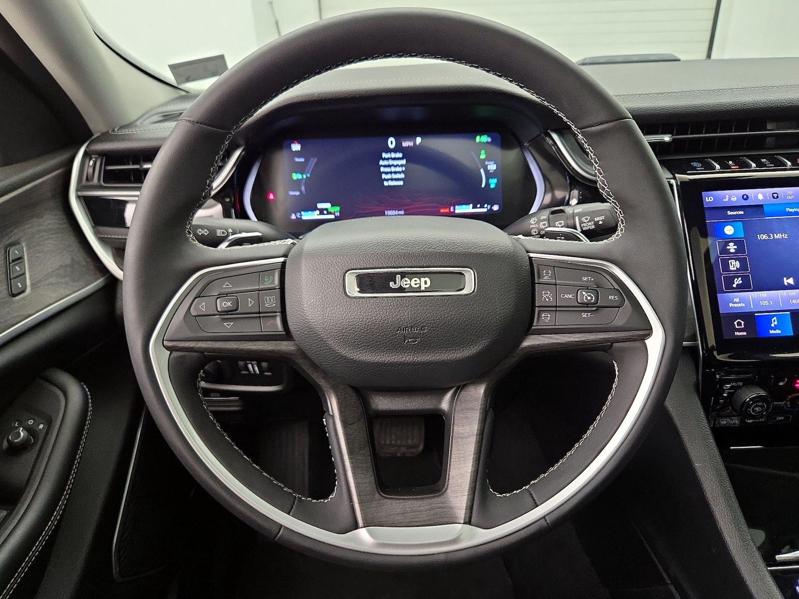2023 Jeep Grand Cherokee 30th Anniversary 4xe - Photo 11