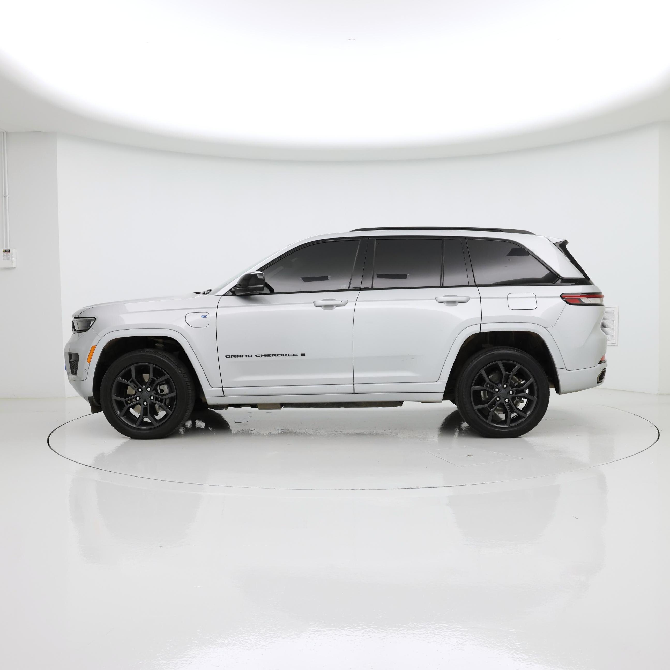 Thumbnail: 2023 Jeep Grand Cherokee - 3