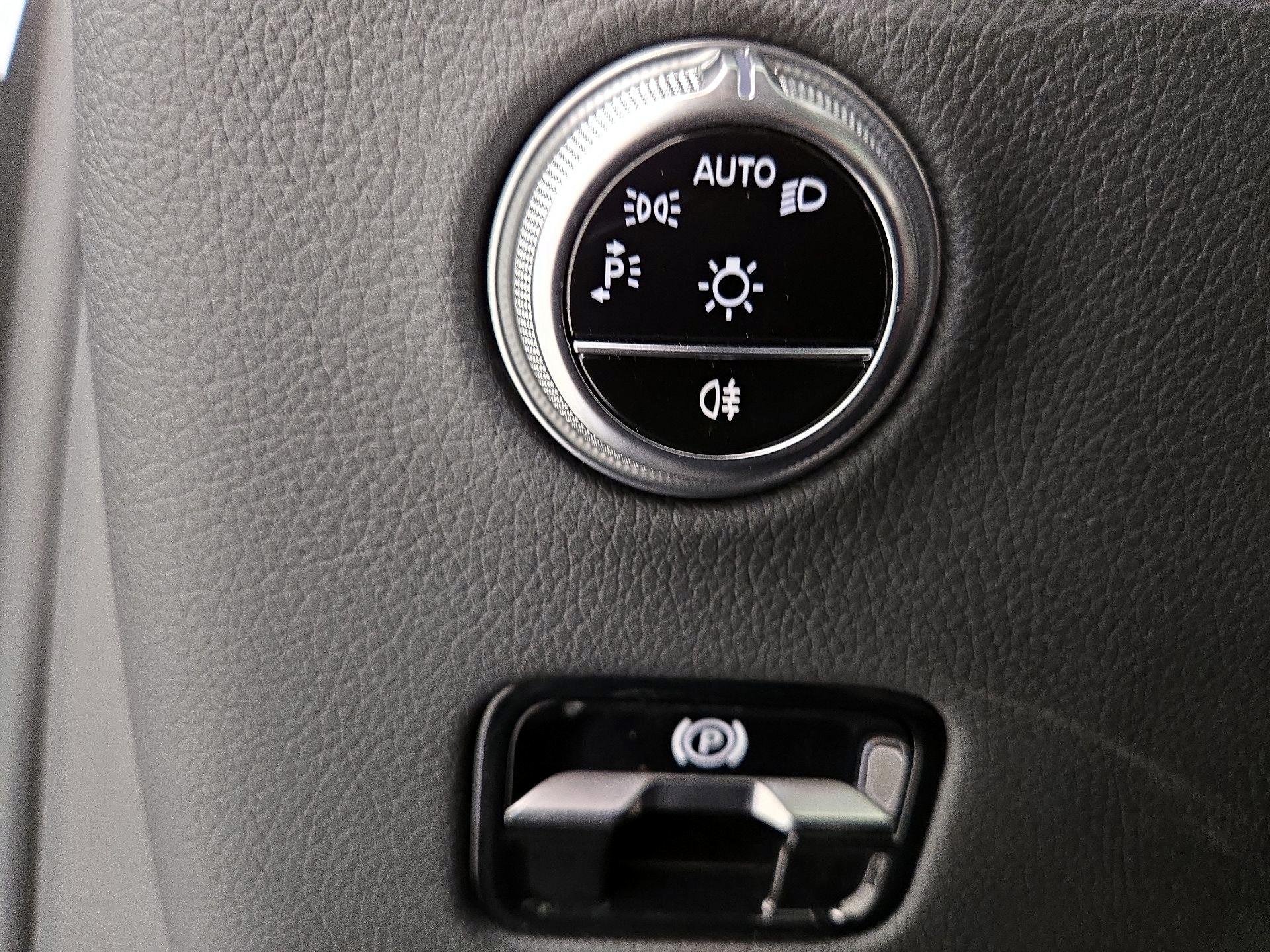 Thumbnail: 2024 Mercedes-Benz GLC - 13