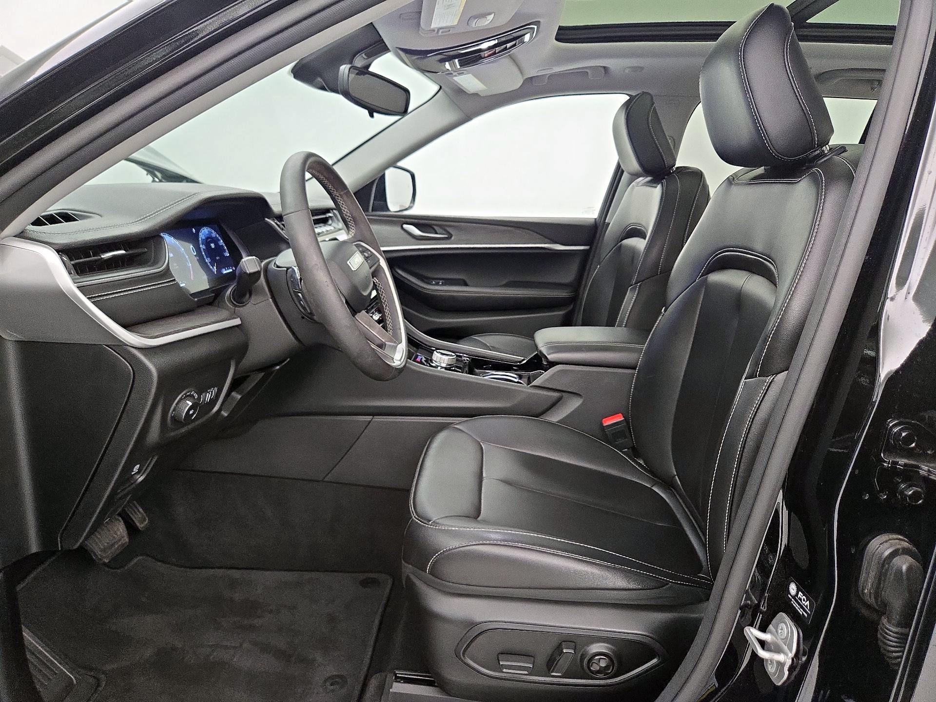 Thumbnail: 2023 Jeep Grand Cherokee - 11