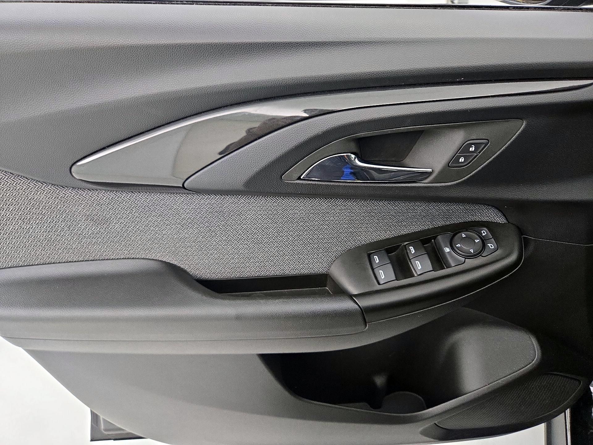 Thumbnail: 2023 Chevrolet TrailBlazer - 12