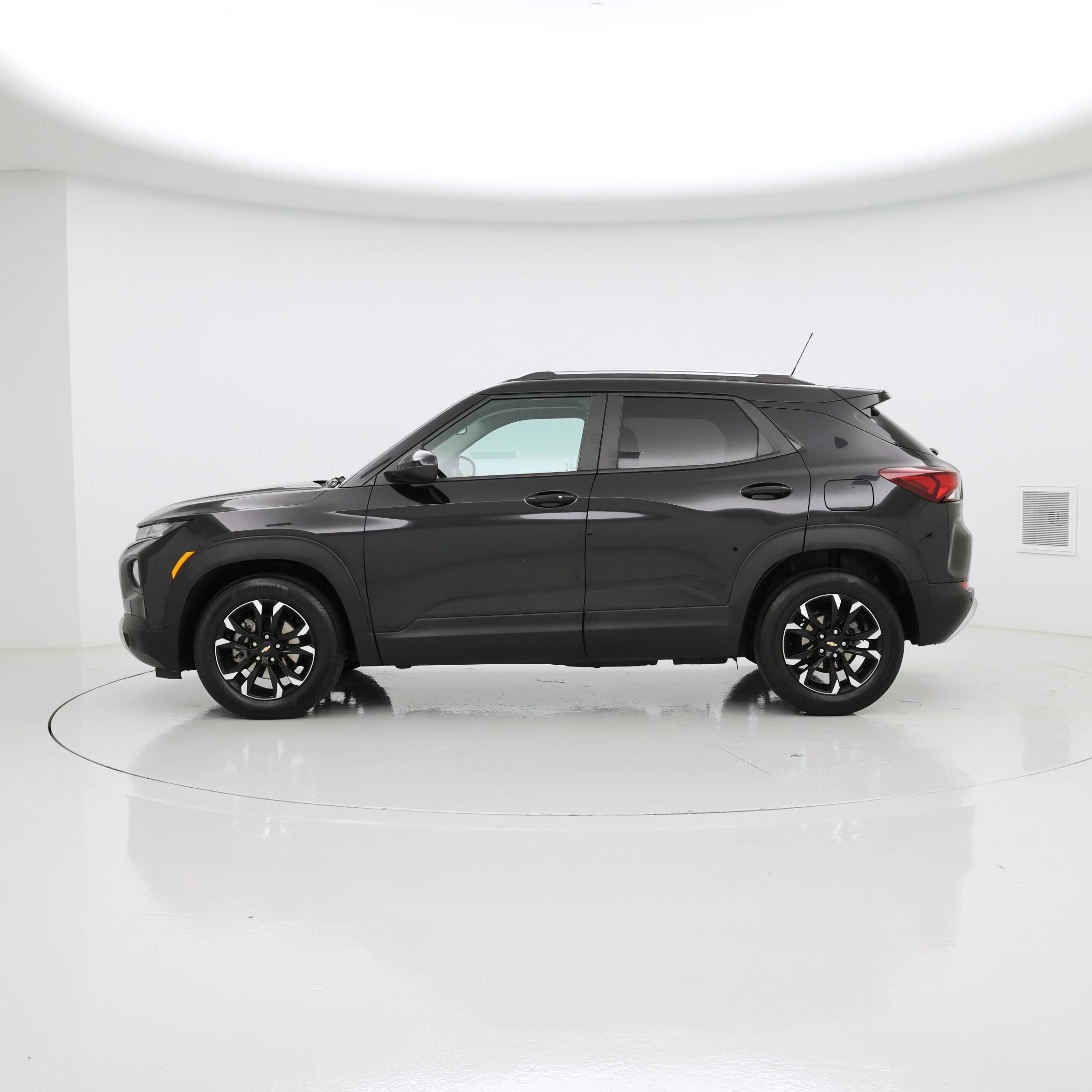 Thumbnail: 2023 Chevrolet TrailBlazer - 3