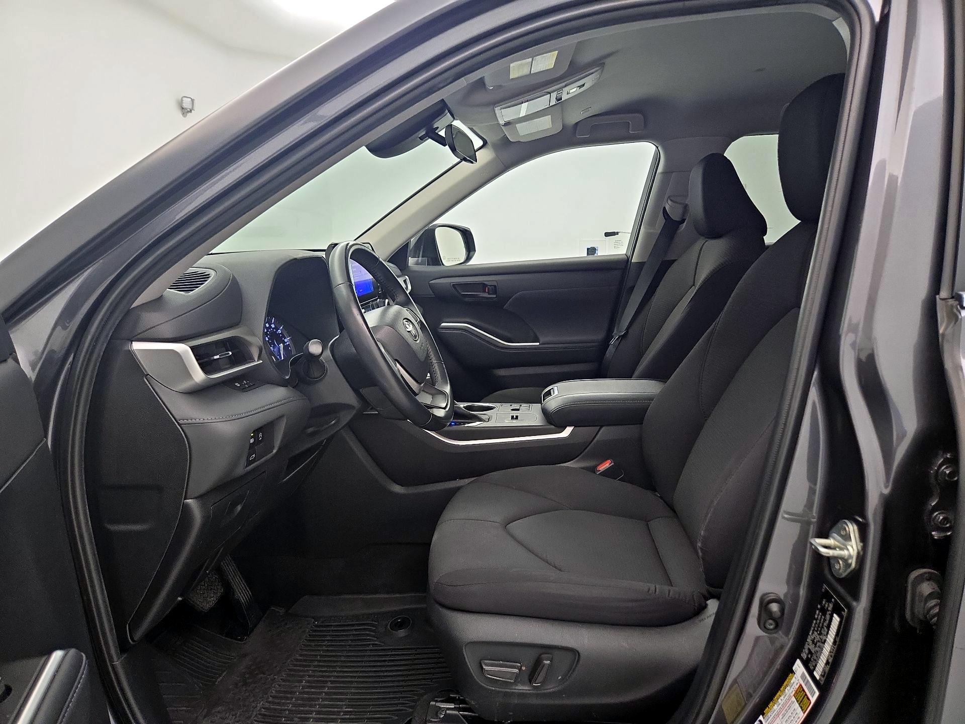 Thumbnail: 2023 Toyota Highlander - 11