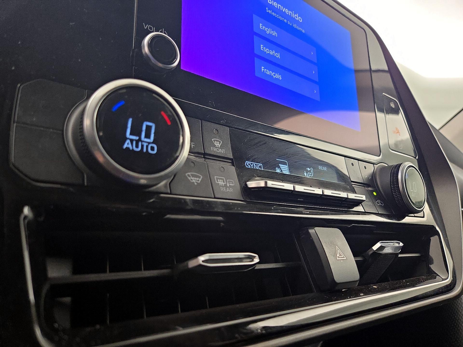 Thumbnail: 2023 Toyota Highlander - 16