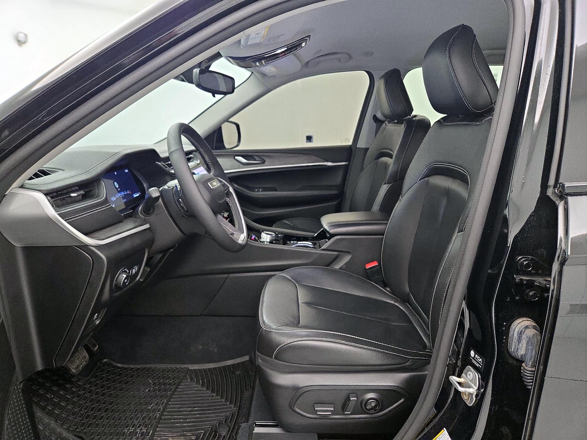 Thumbnail: 2023 Jeep Grand Cherokee - 11