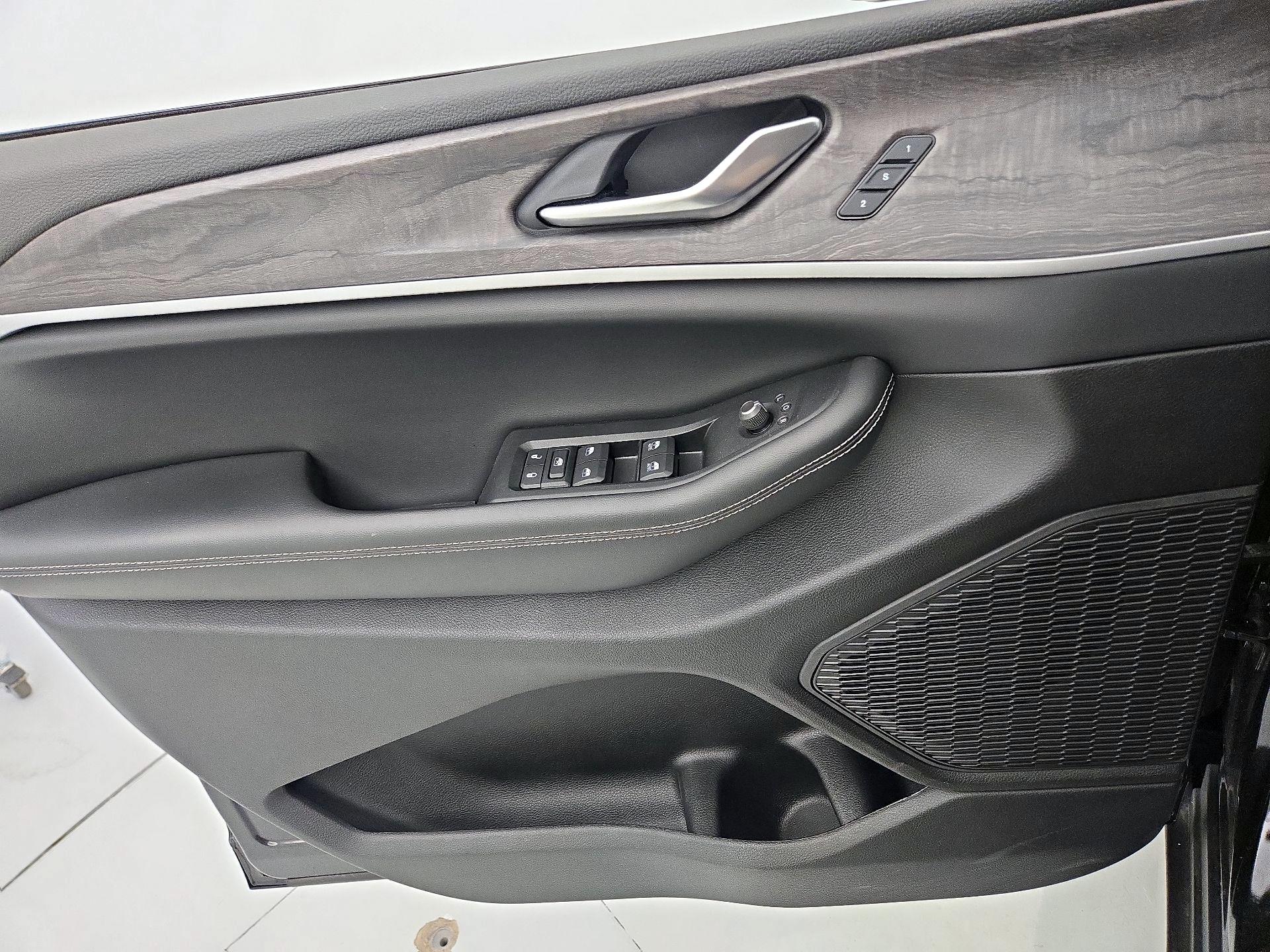 Thumbnail: 2023 Jeep Grand Cherokee - 12