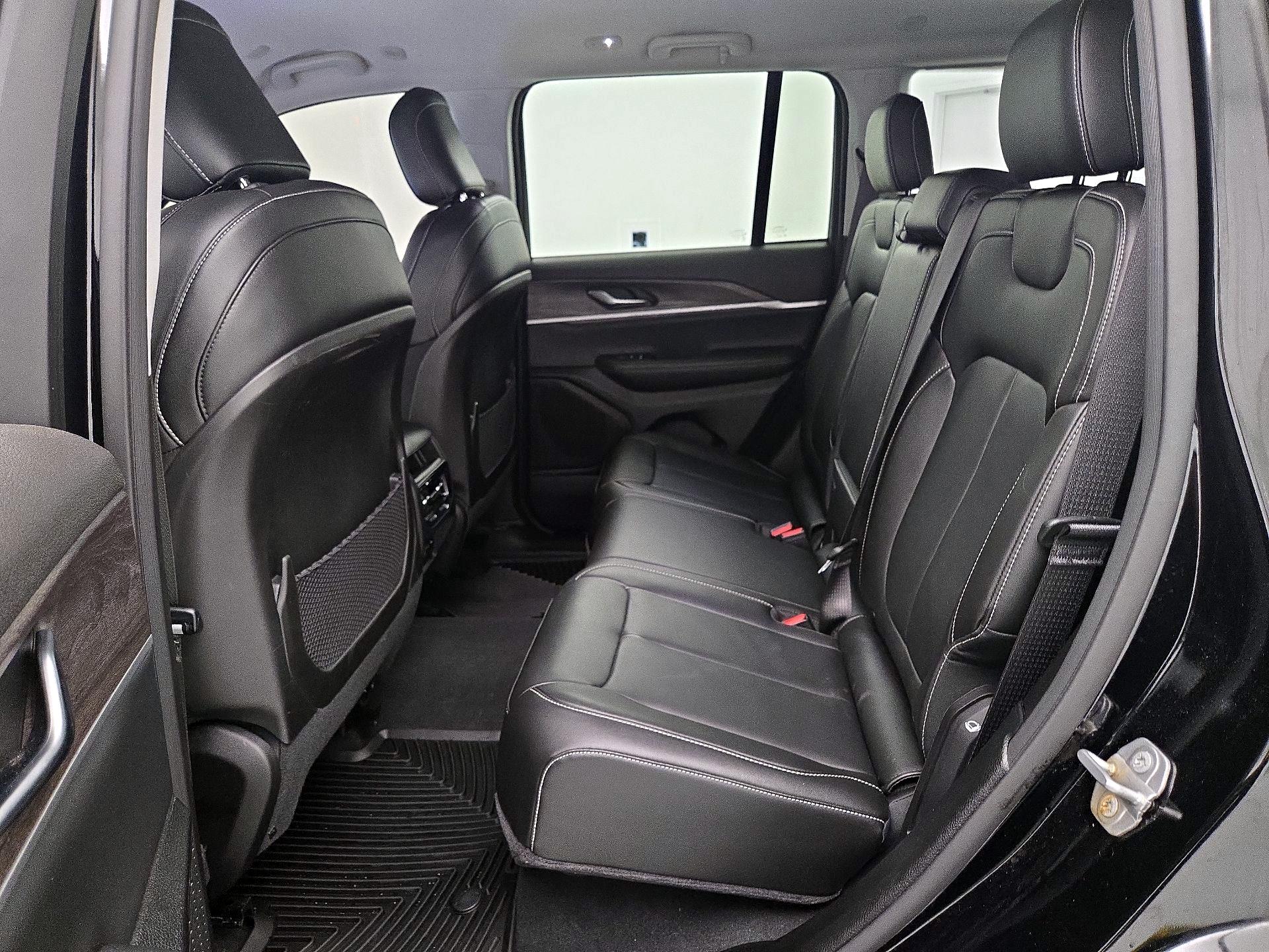 Thumbnail: 2023 Jeep Grand Cherokee - 20