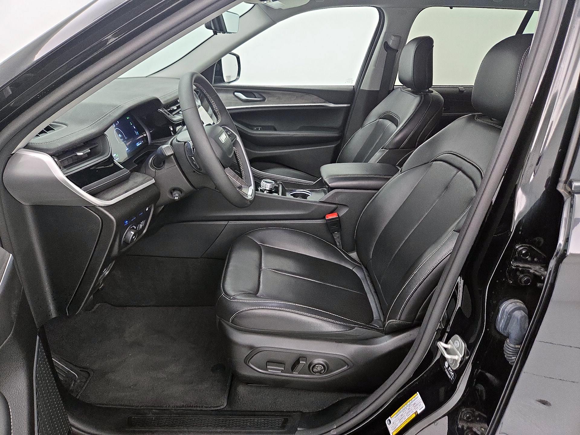 Thumbnail: 2023 Jeep Grand Cherokee - 11