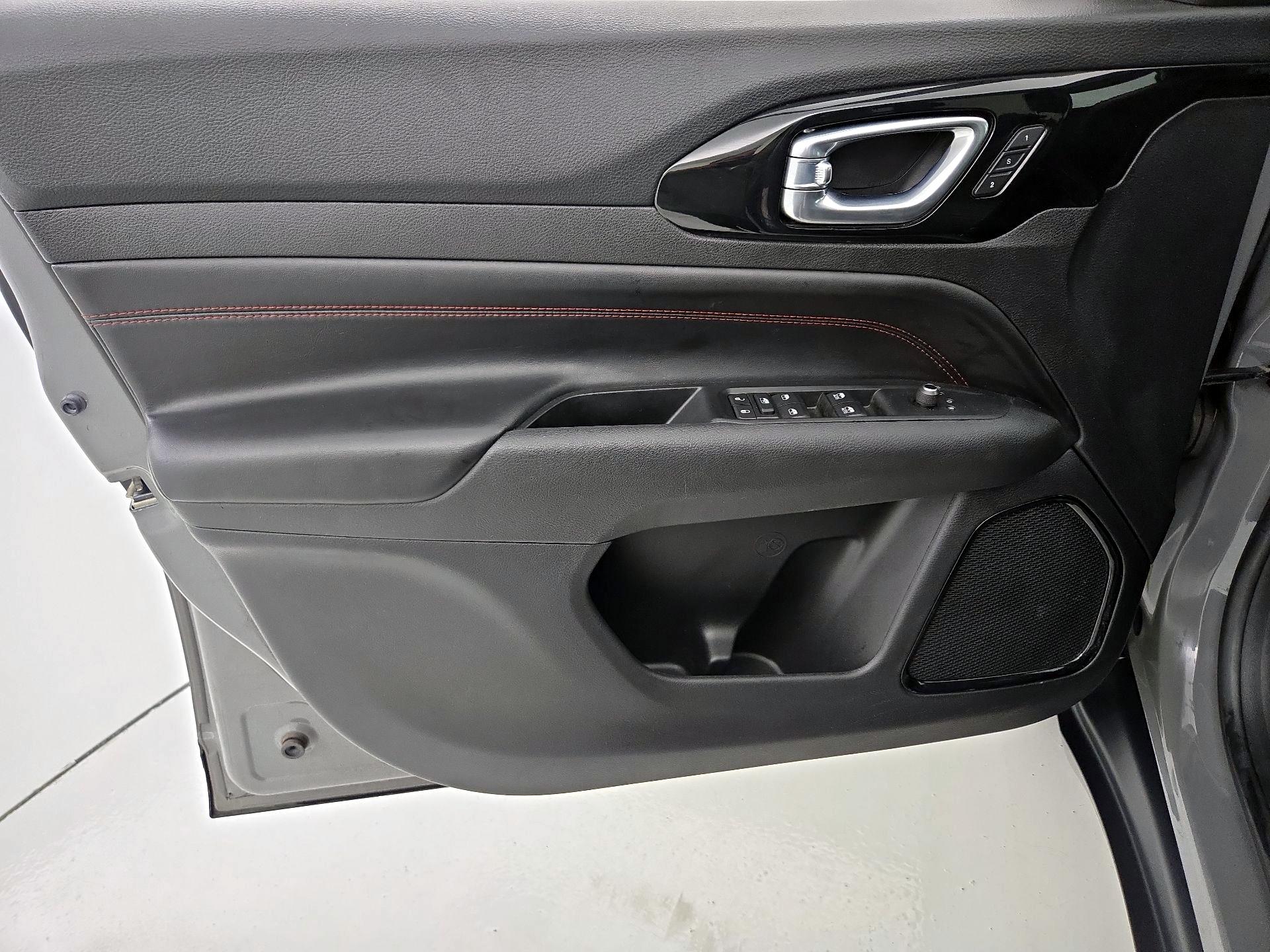 Thumbnail: 2022 Jeep Compass - 12