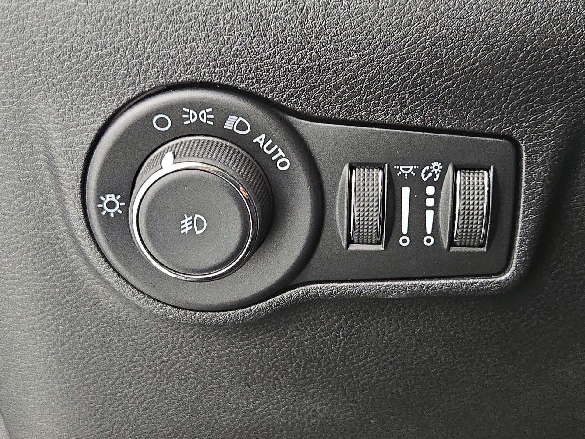 Thumbnail: 2022 Jeep Compass - 13