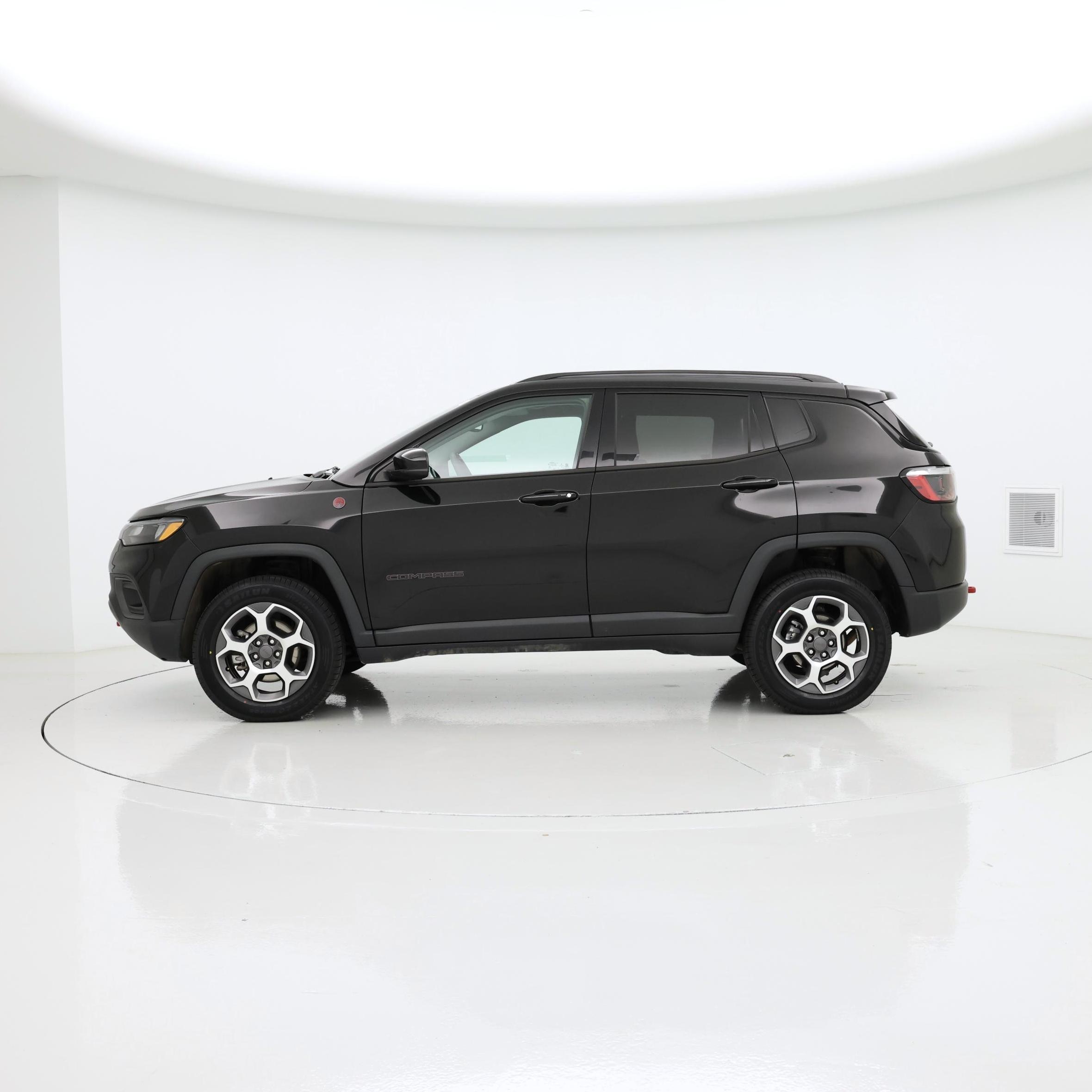 Thumbnail: 2022 Jeep Compass - 3