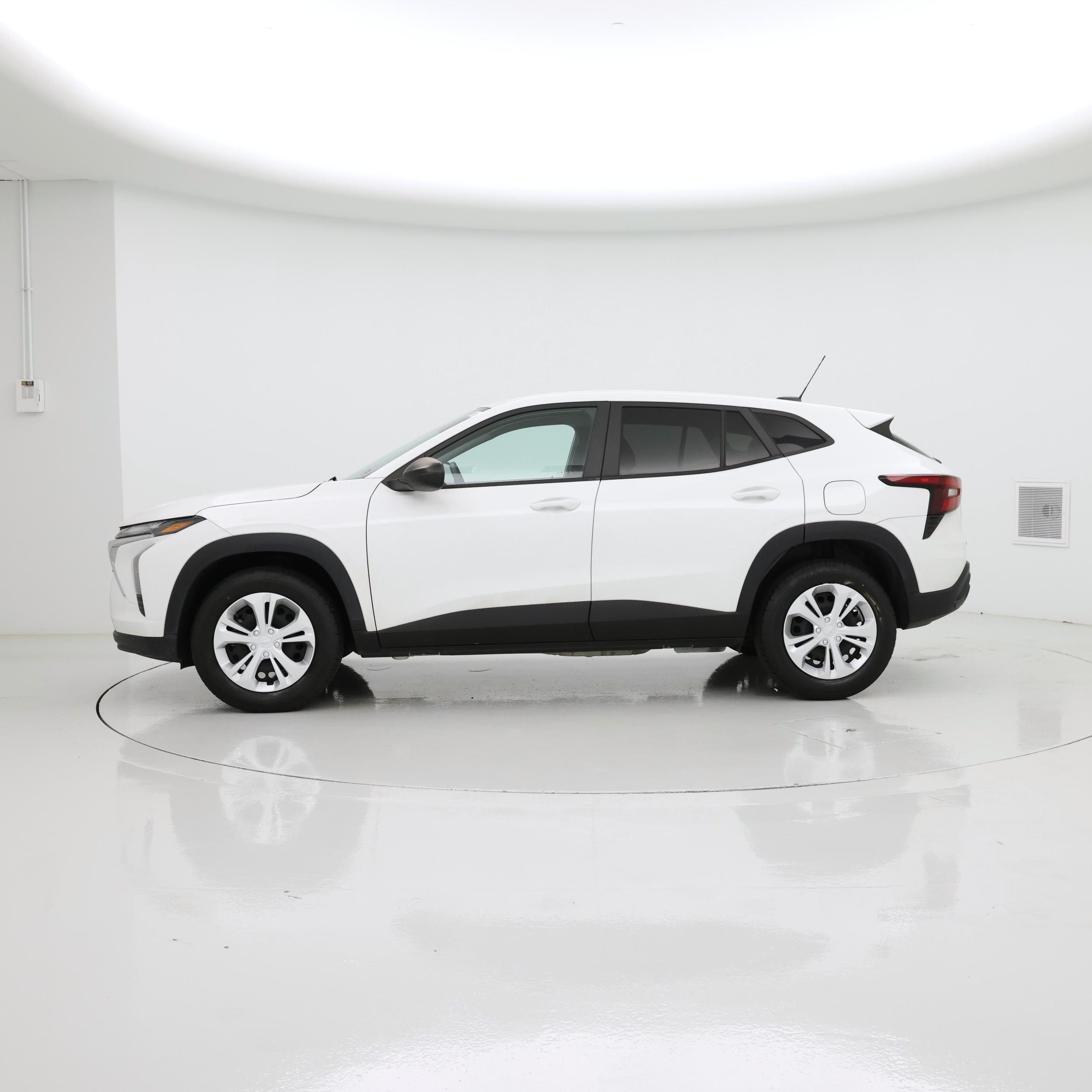 Thumbnail: 2024 Chevrolet Trax - 3