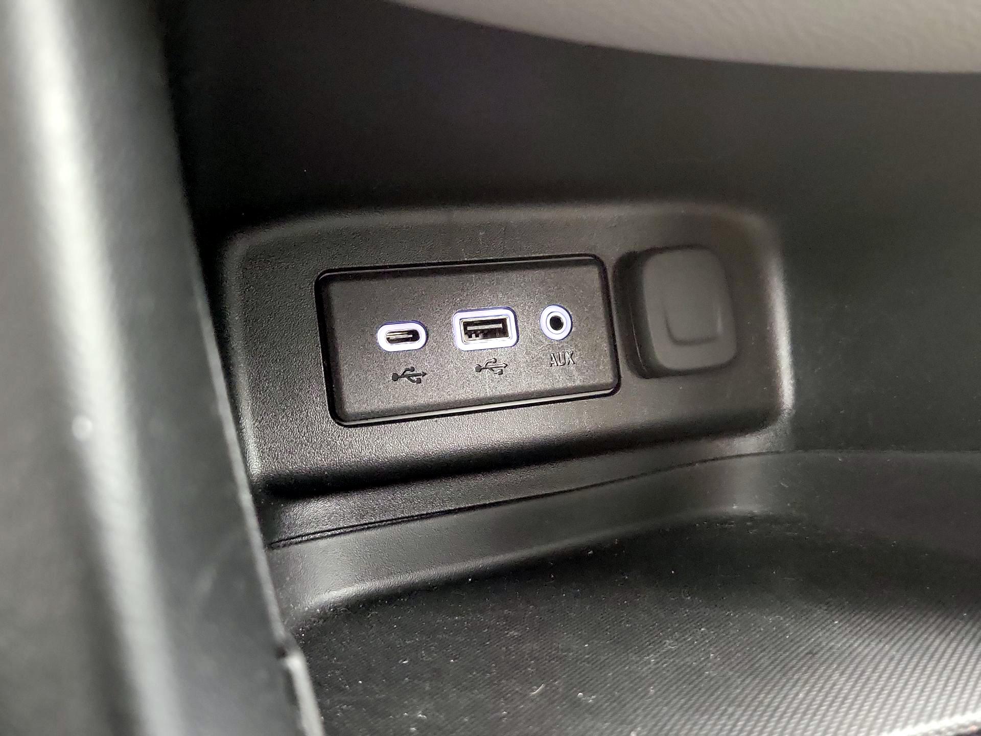 Thumbnail: 2021 Chevrolet Equinox - 18