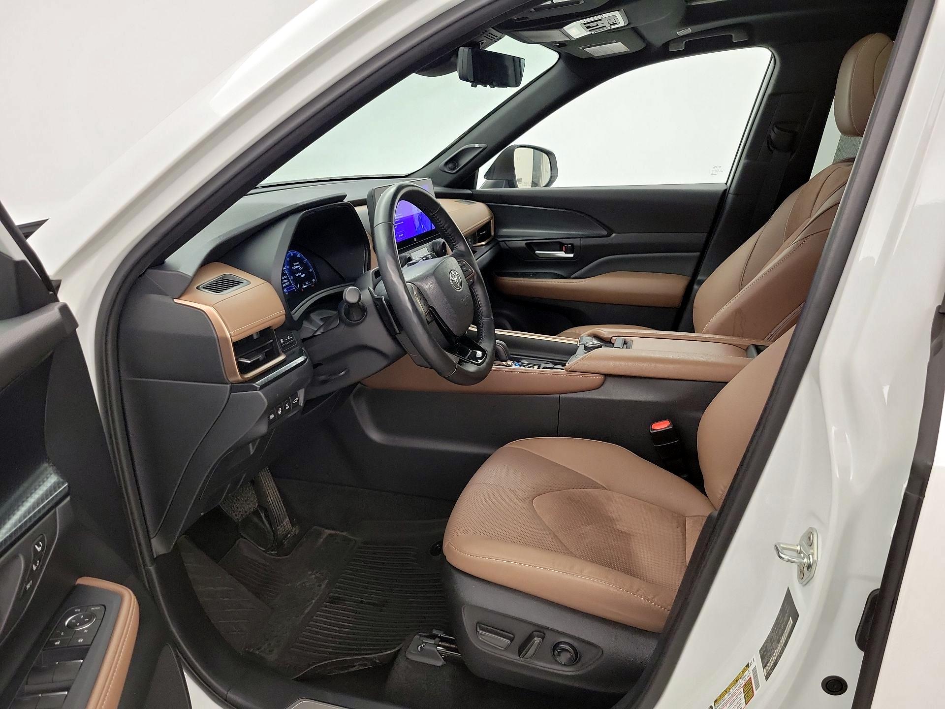 Thumbnail: 2024 Toyota Highlander - 11