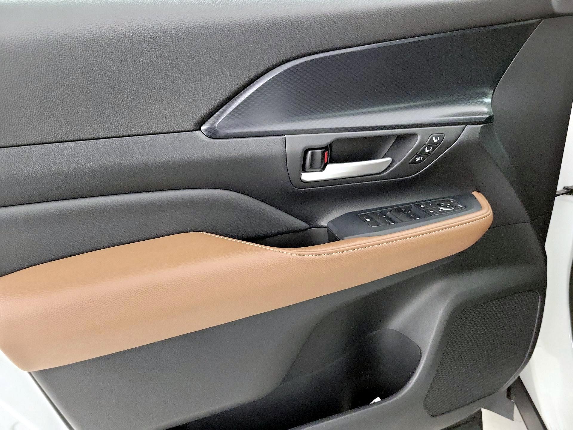 Thumbnail: 2024 Toyota Highlander - 12