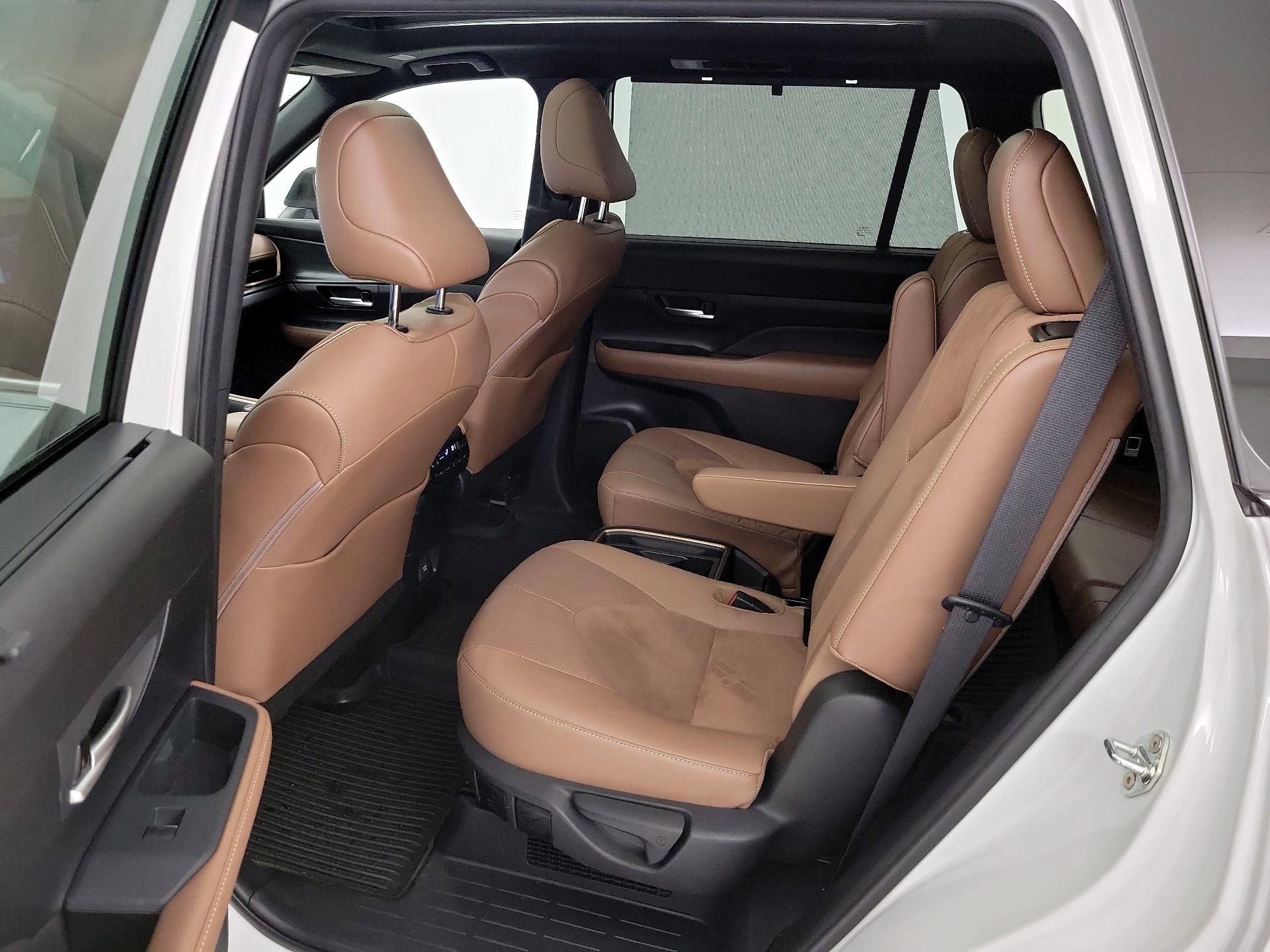 Thumbnail: 2024 Toyota Highlander - 20