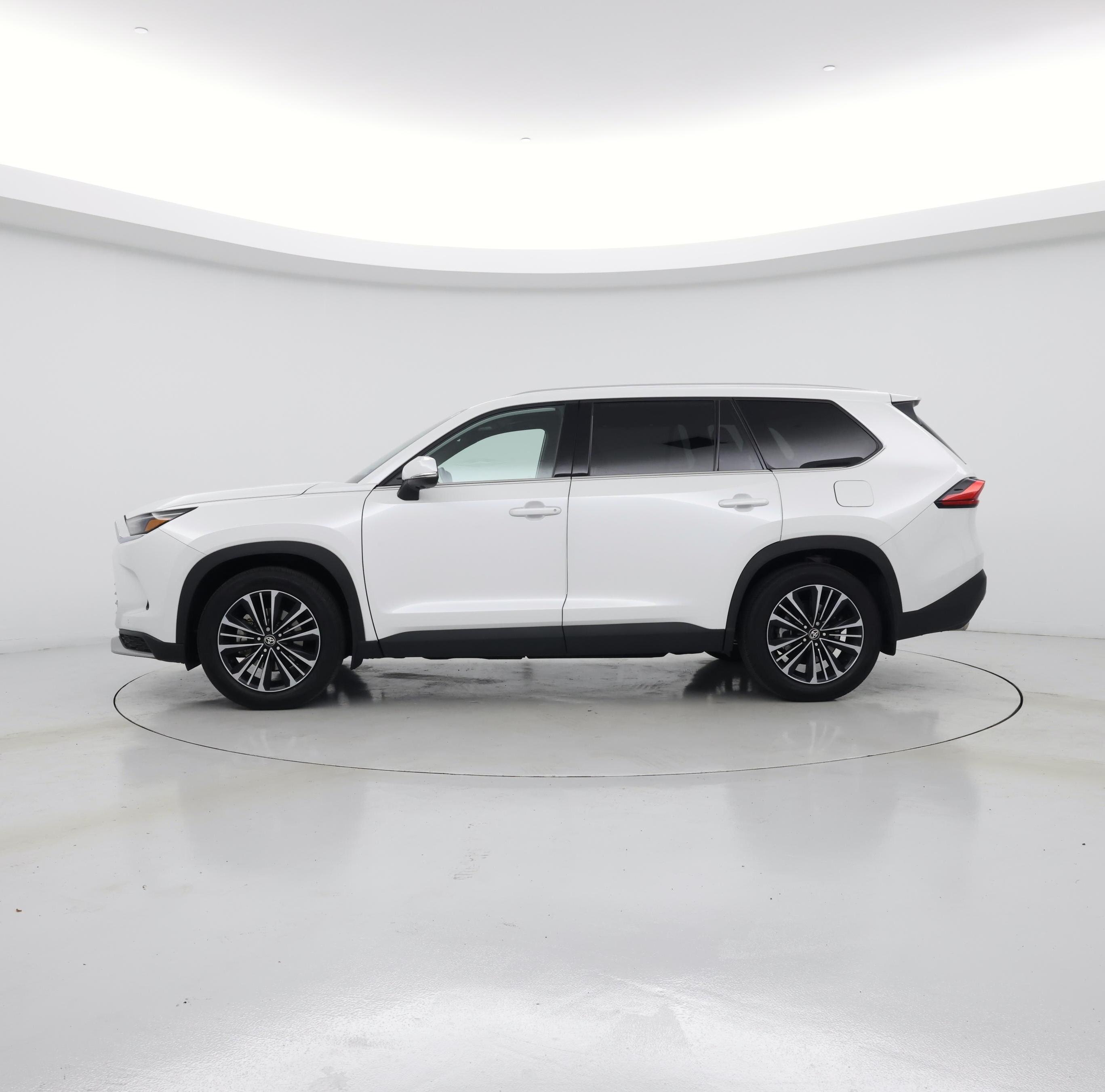Thumbnail: 2024 Toyota Highlander - 3