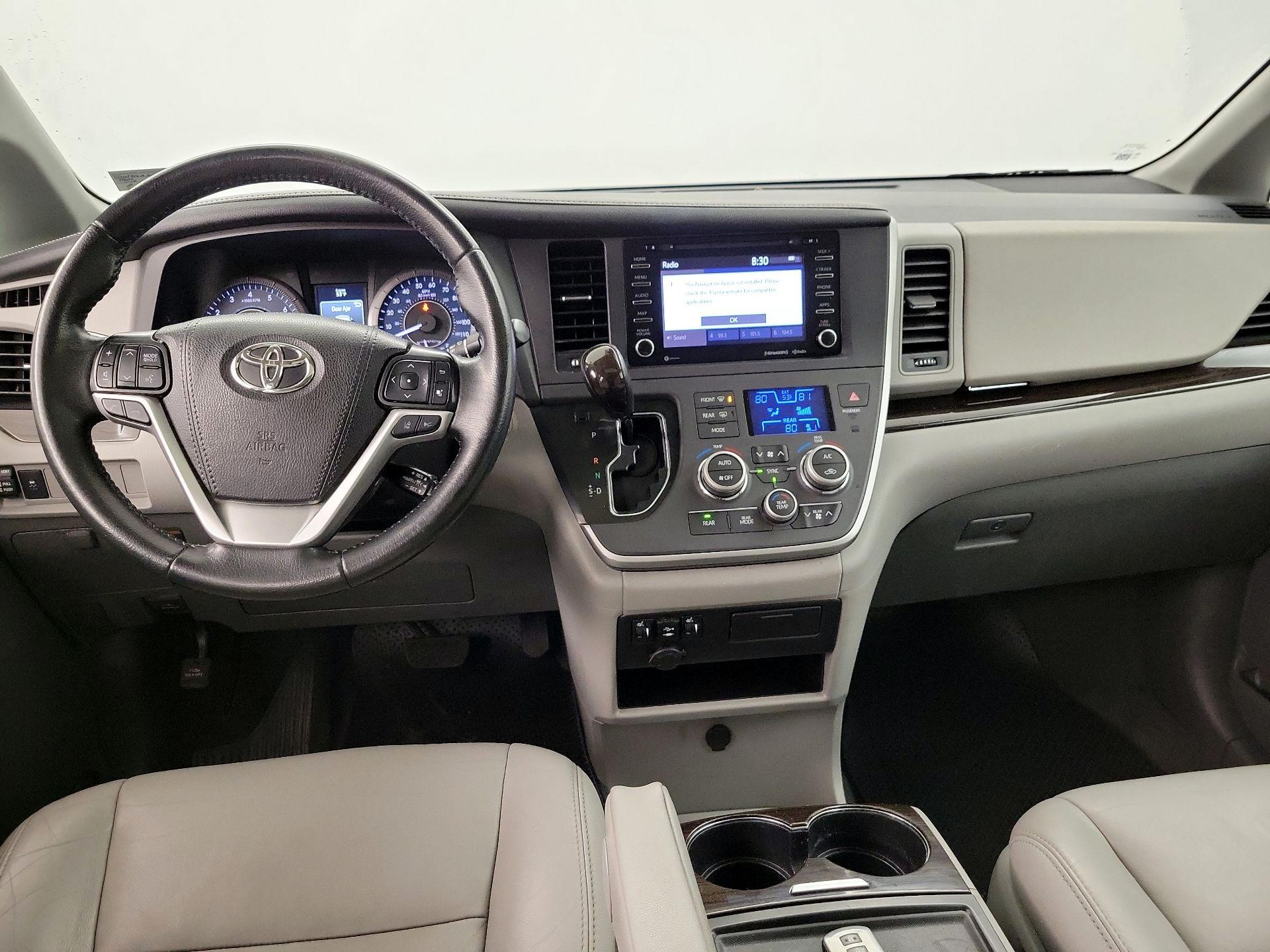 Thumbnail: 2020 Toyota Sienna - 9