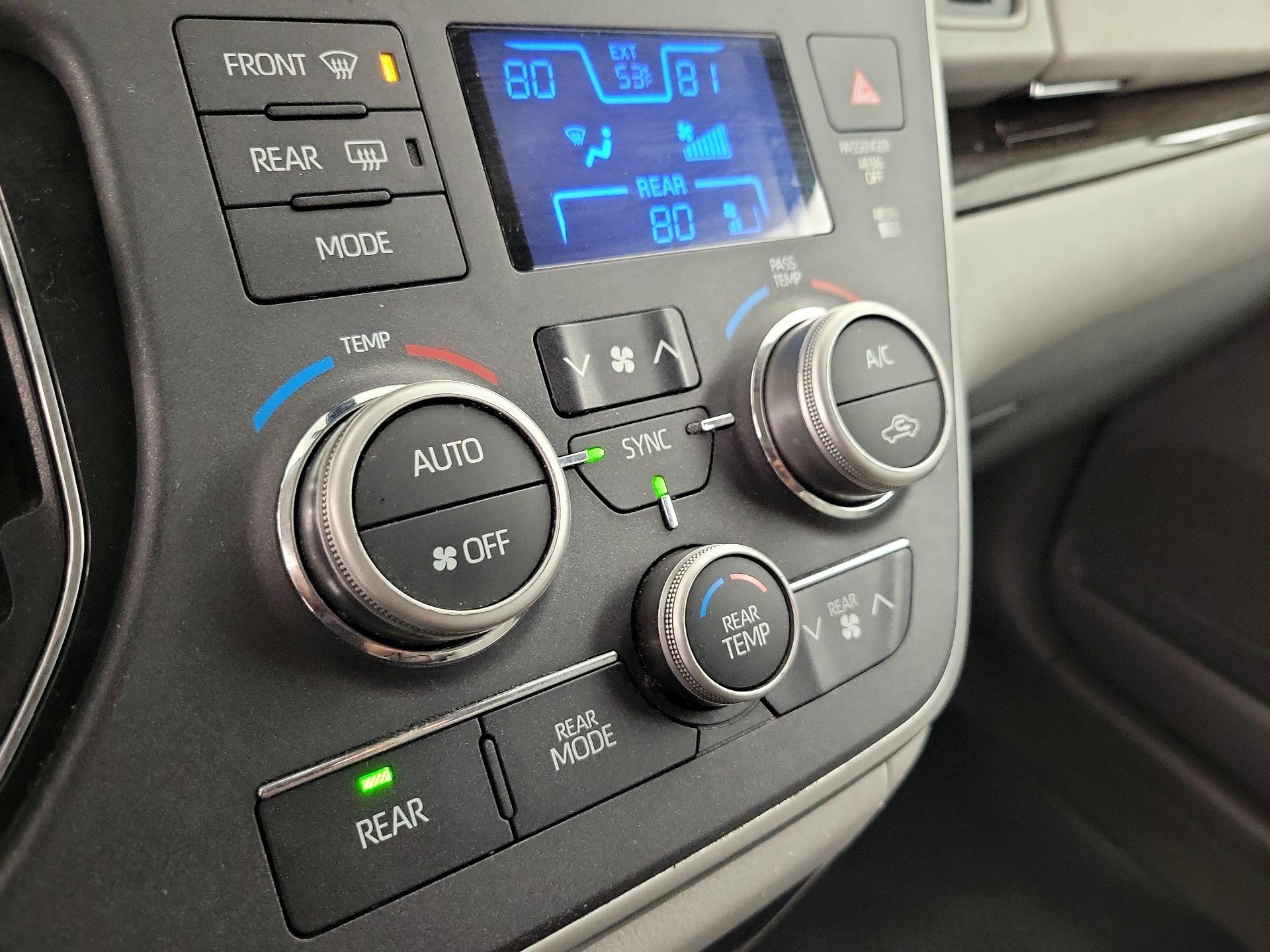 Thumbnail: 2020 Toyota Sienna - 16