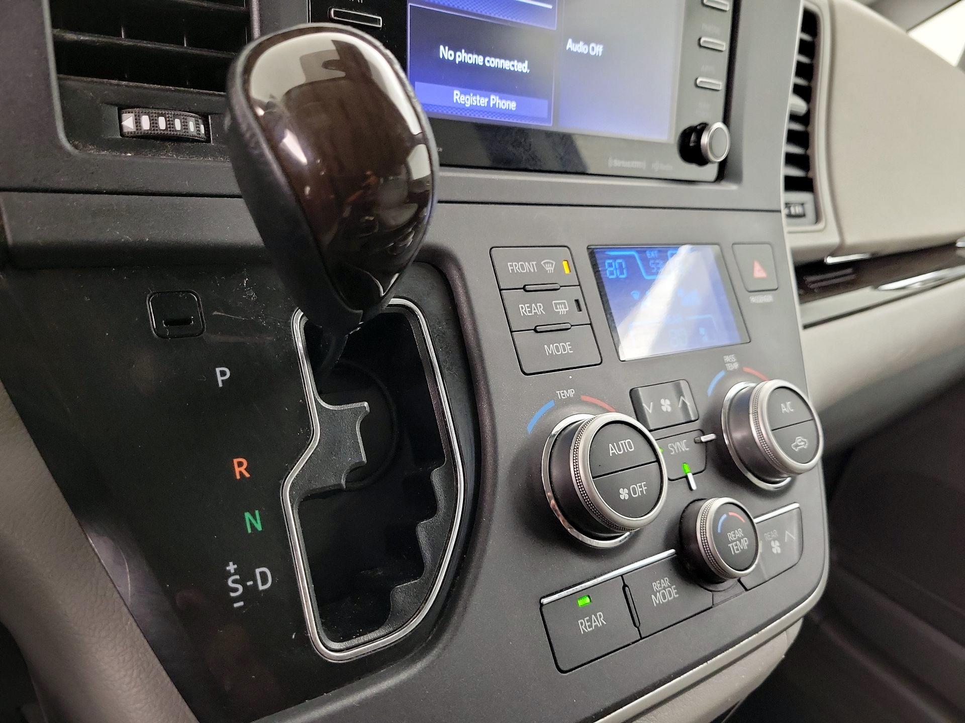 Thumbnail: 2020 Toyota Sienna - 17