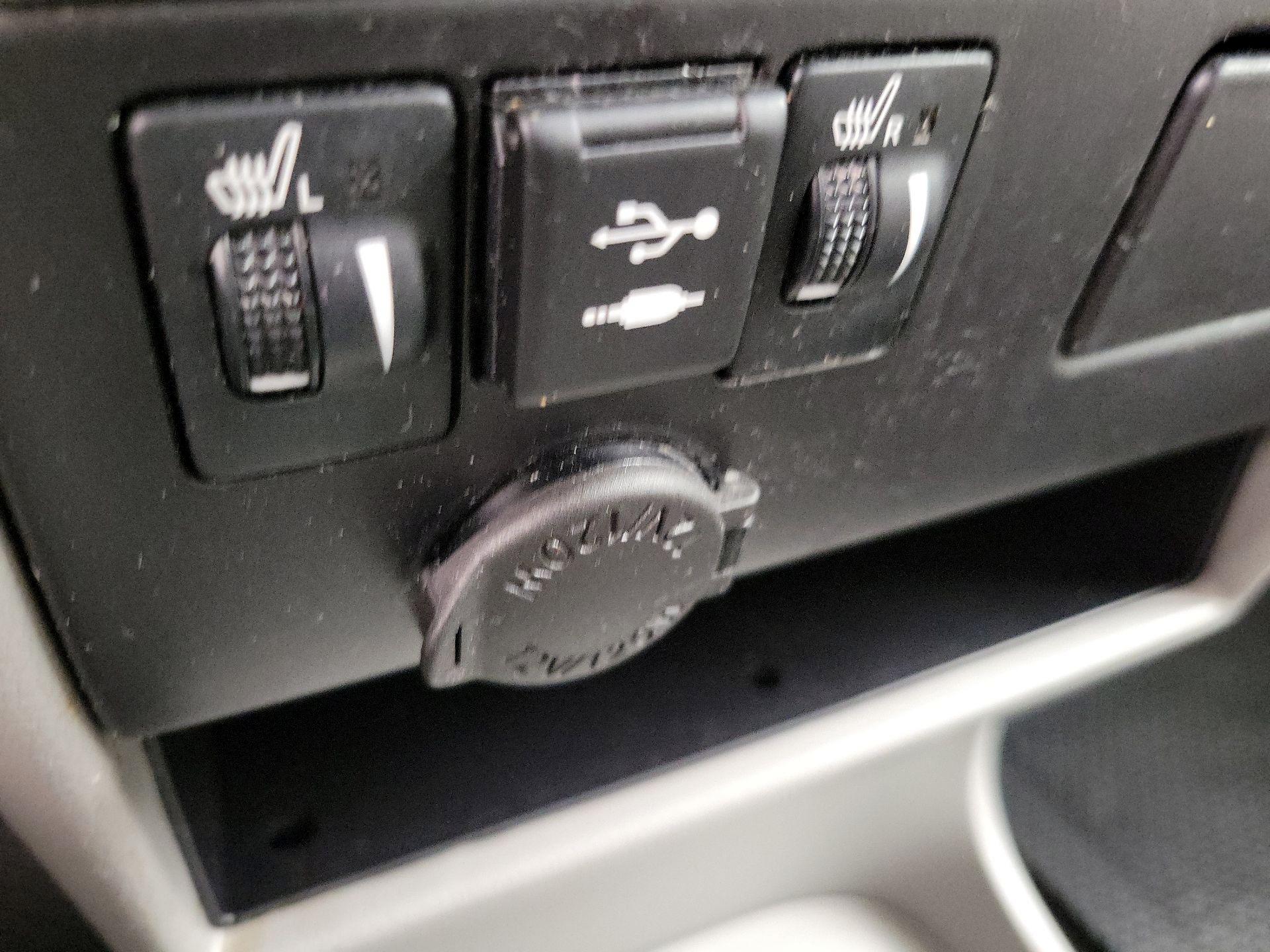 Thumbnail: 2020 Toyota Sienna - 18