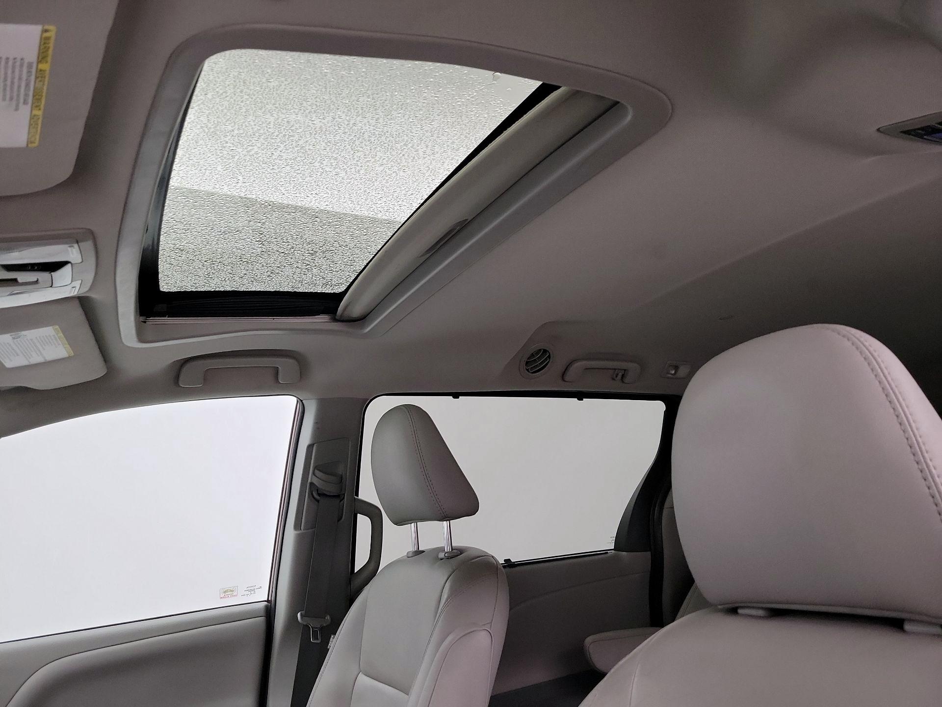 Thumbnail: 2020 Toyota Sienna - 19