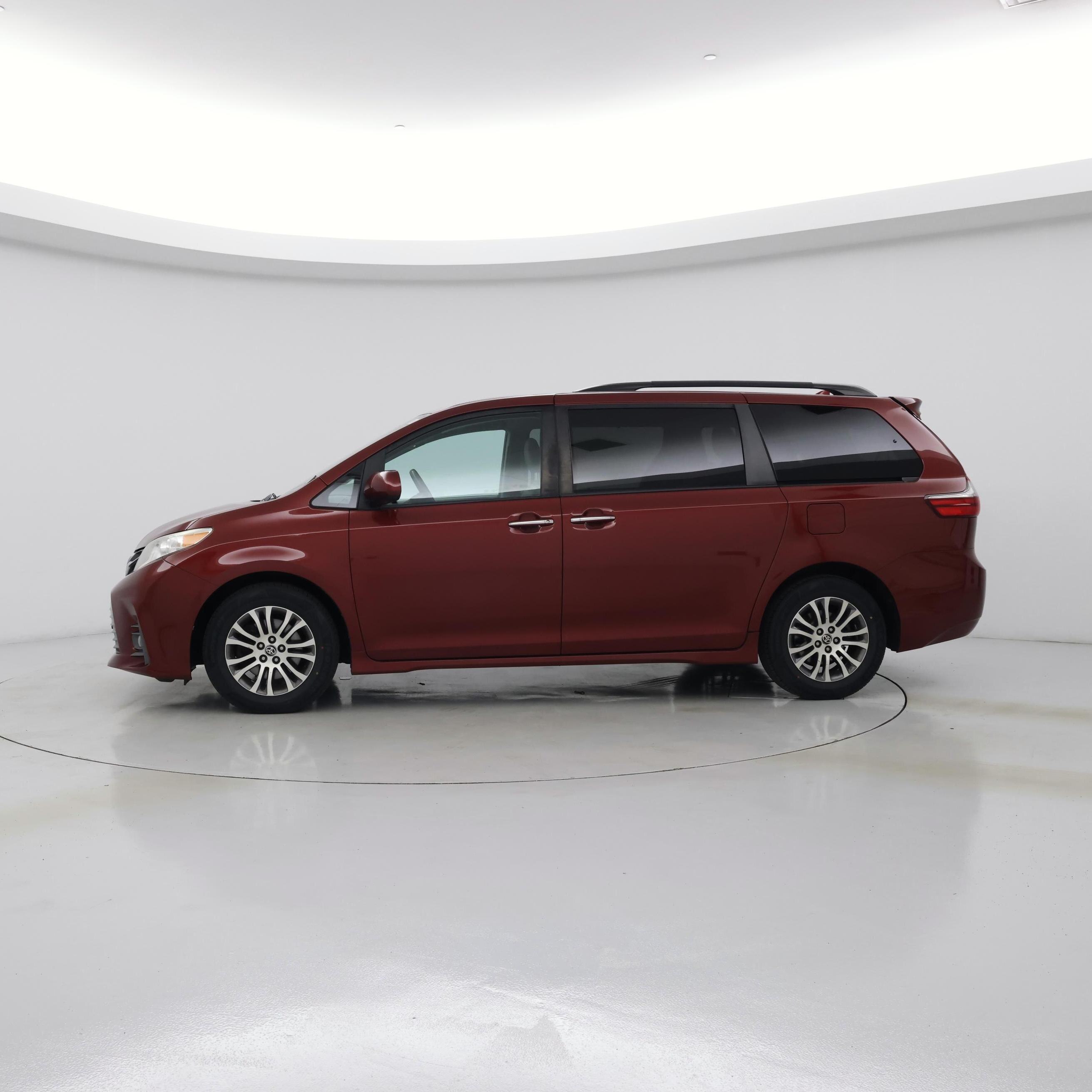 Thumbnail: 2020 Toyota Sienna - 3