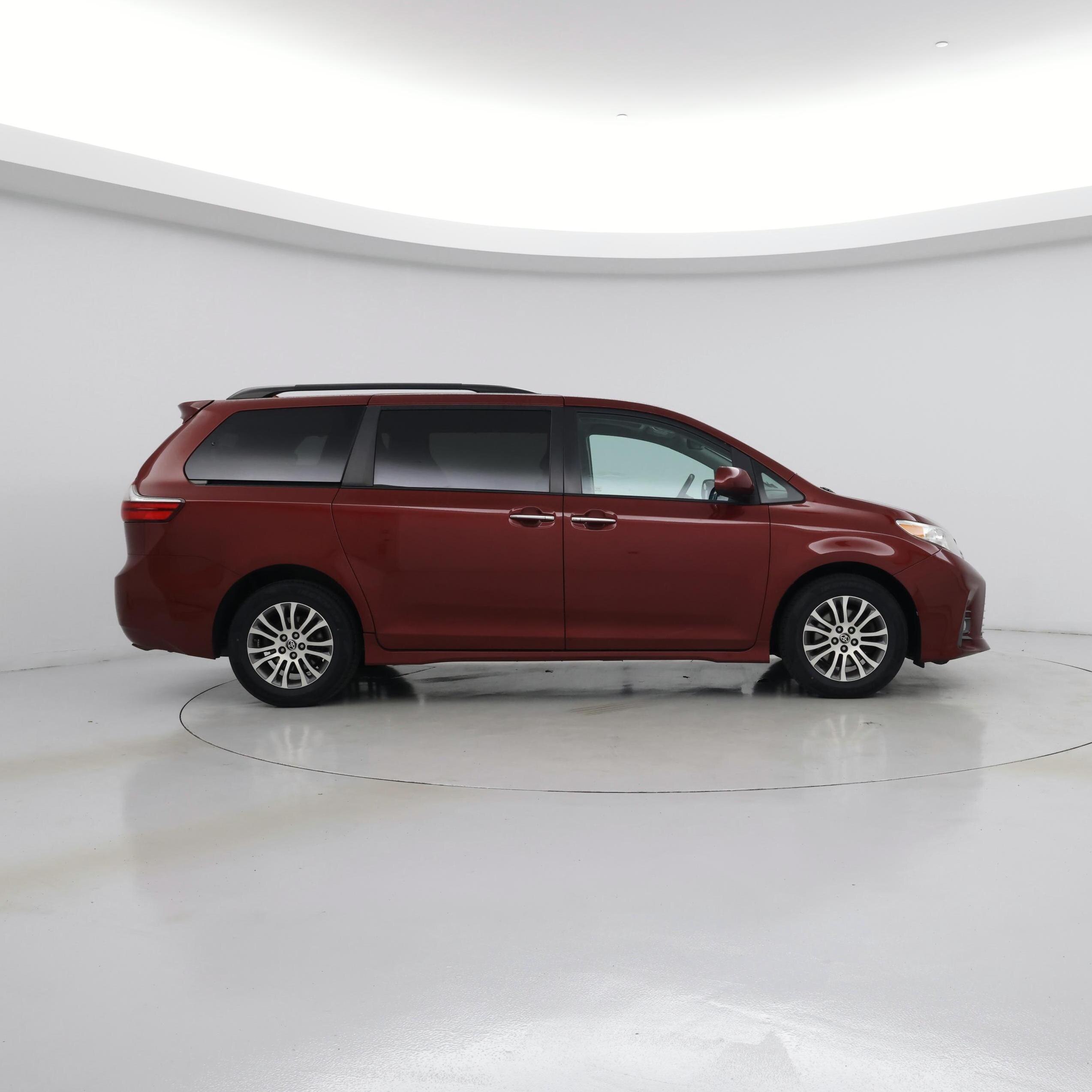 Thumbnail: 2020 Toyota Sienna - 7