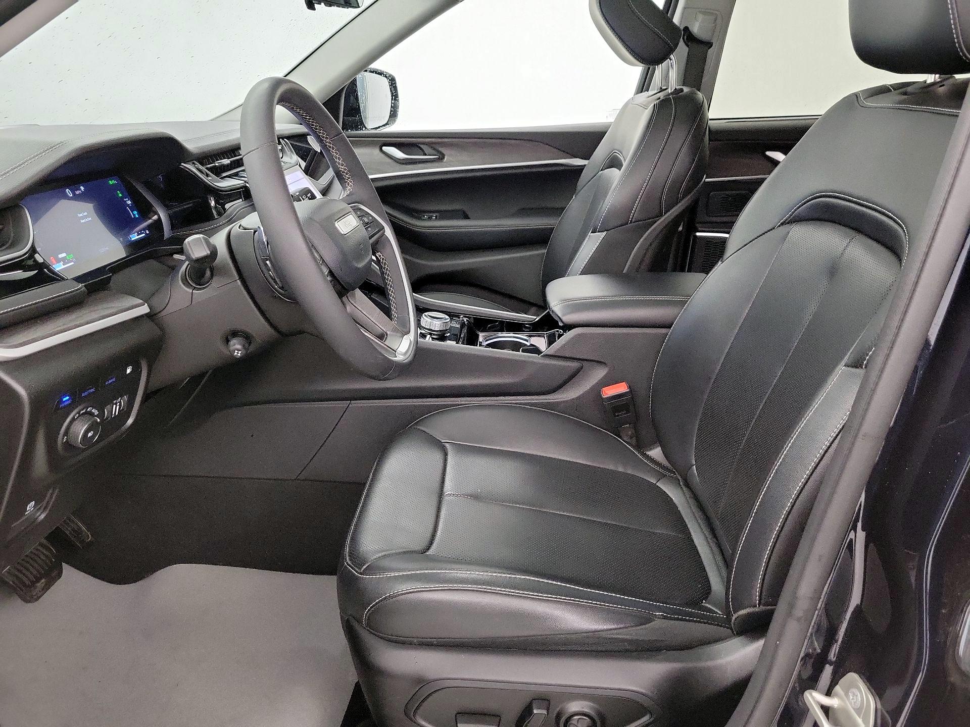 Thumbnail: 2023 Jeep Grand Cherokee - 11