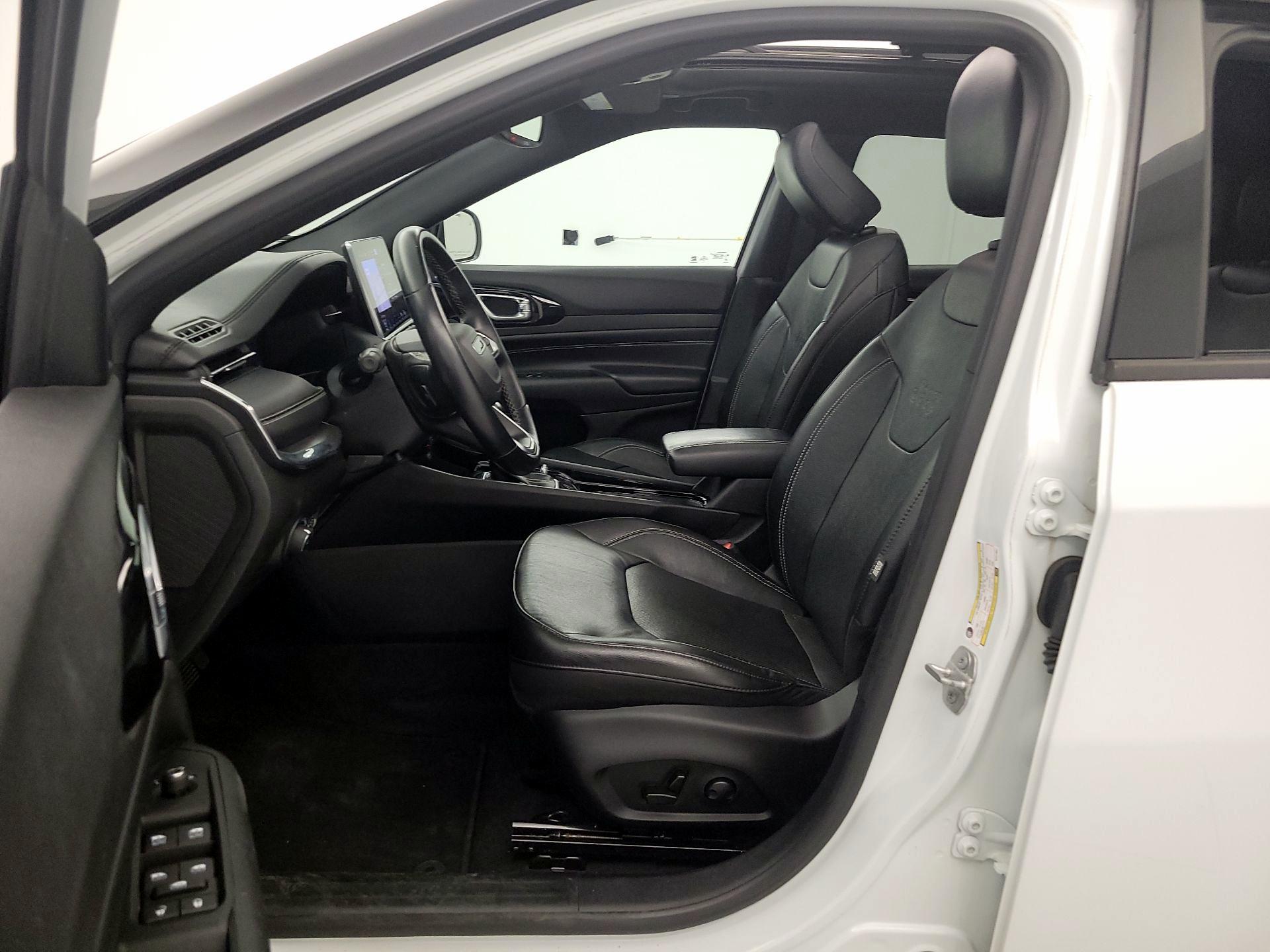 Thumbnail: 2022 Jeep Compass - 11