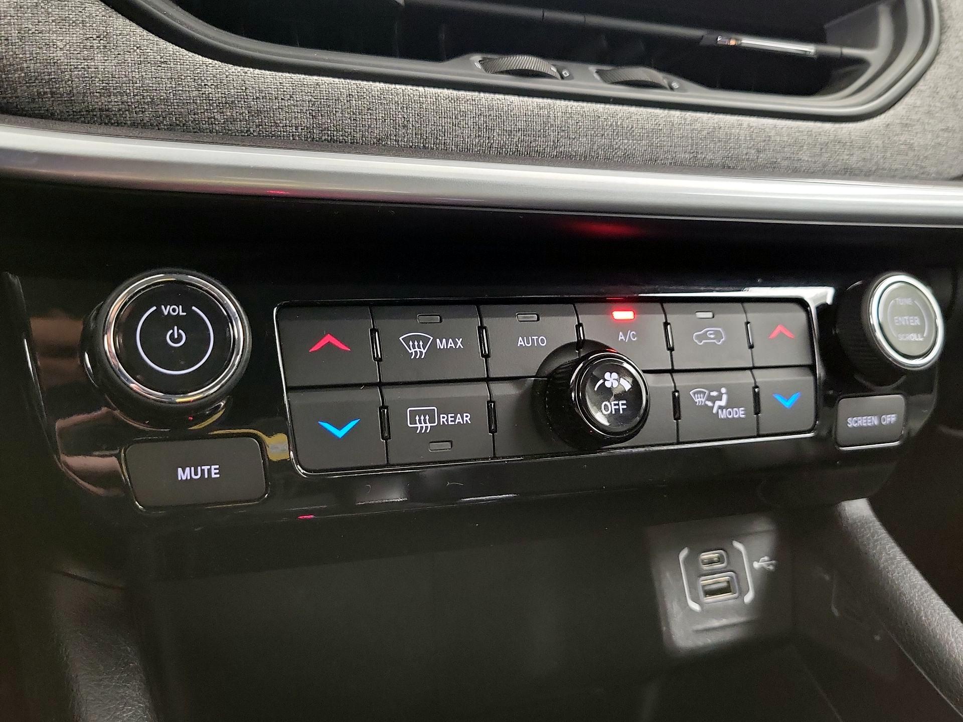 Thumbnail: 2022 Jeep Compass - 16