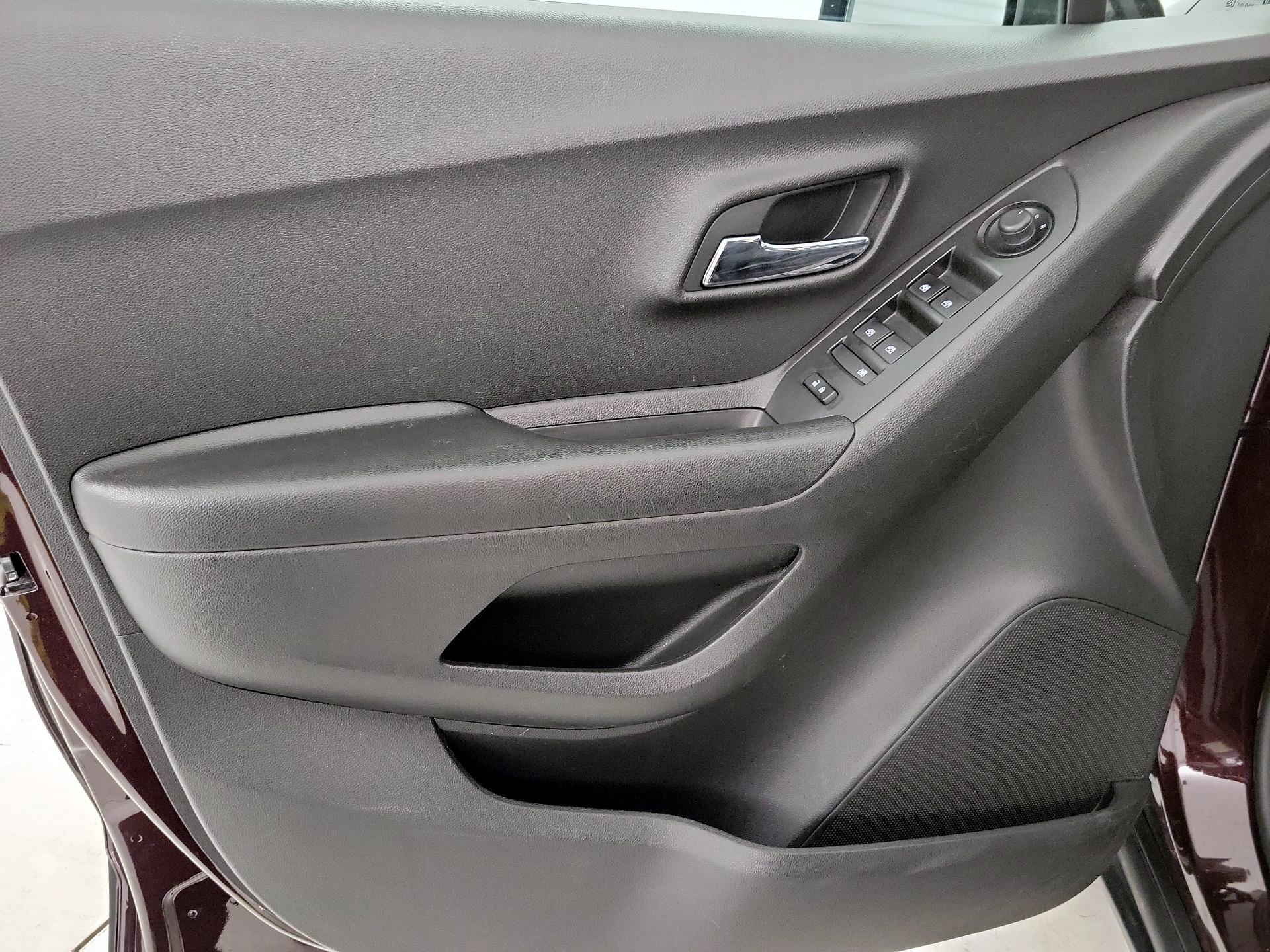 Thumbnail: 2022 Chevrolet Trax - 12